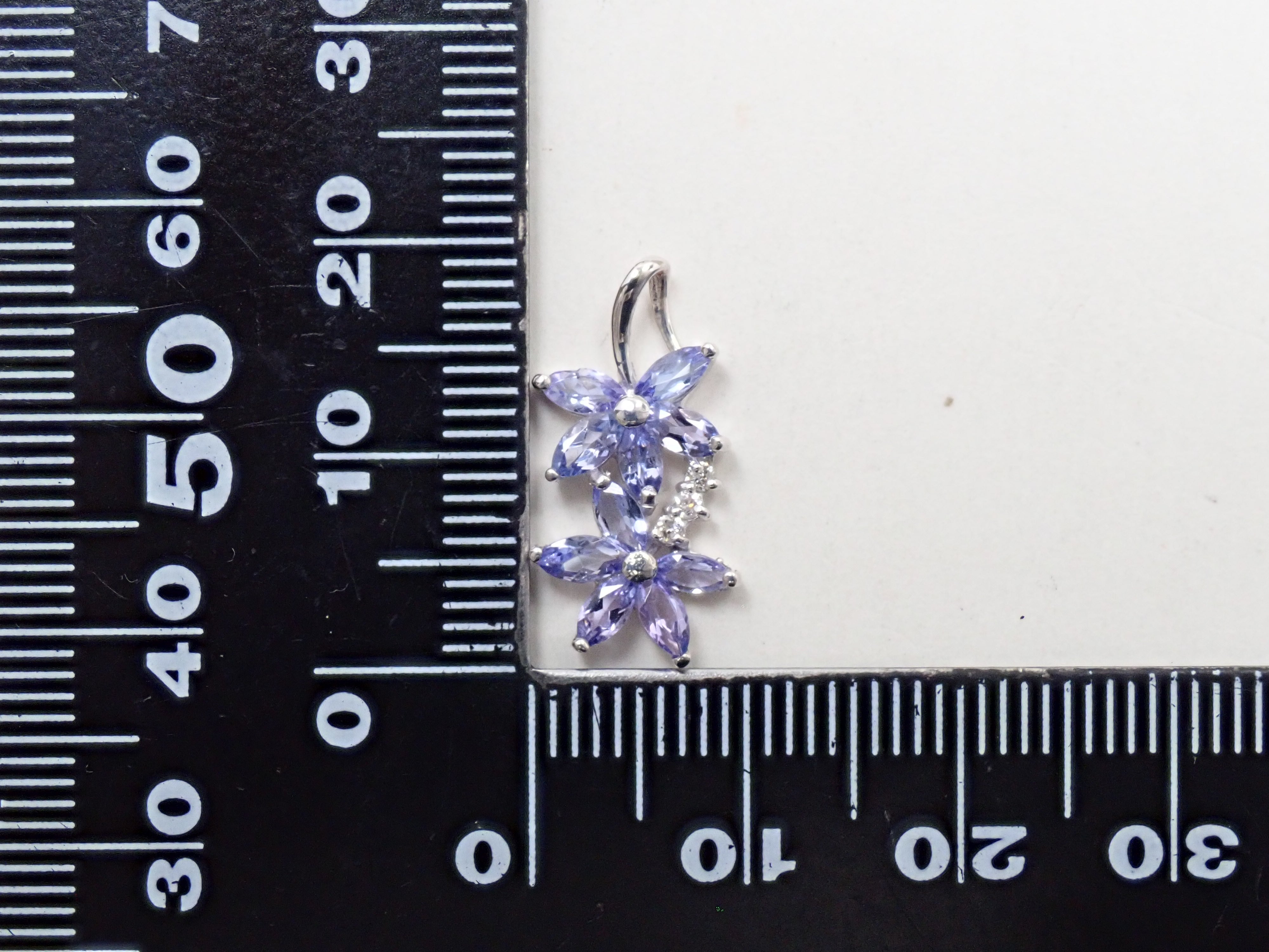 【7/20 22時販売】【カラフリ】K18WG タンザナイト 0.96ct・ダイヤモンド0.03ctペンダントトップ（ネックレストップ）鑑別書
