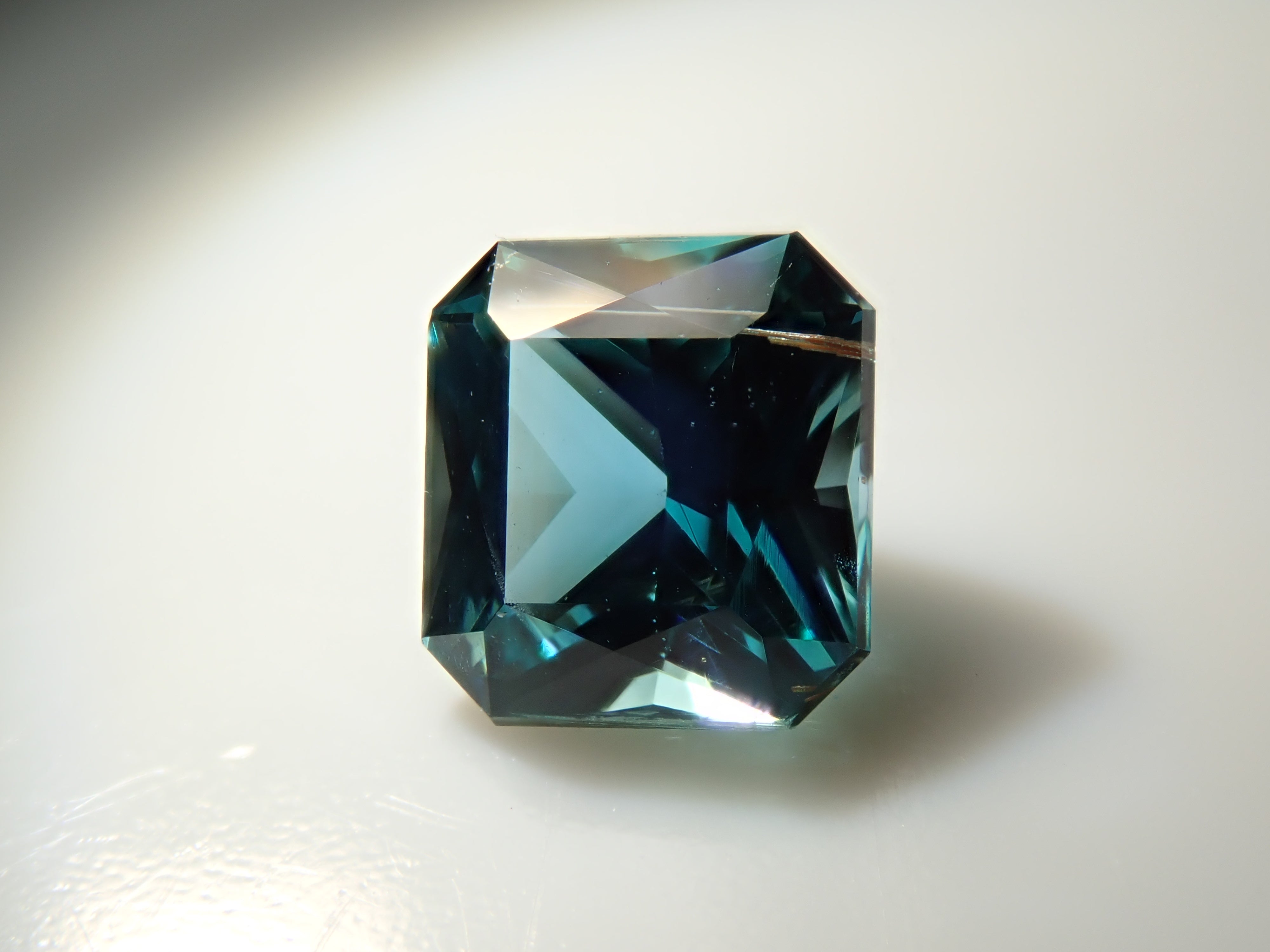 【12561287掲載】ネパール産カイヤナイト 0.477ctルース