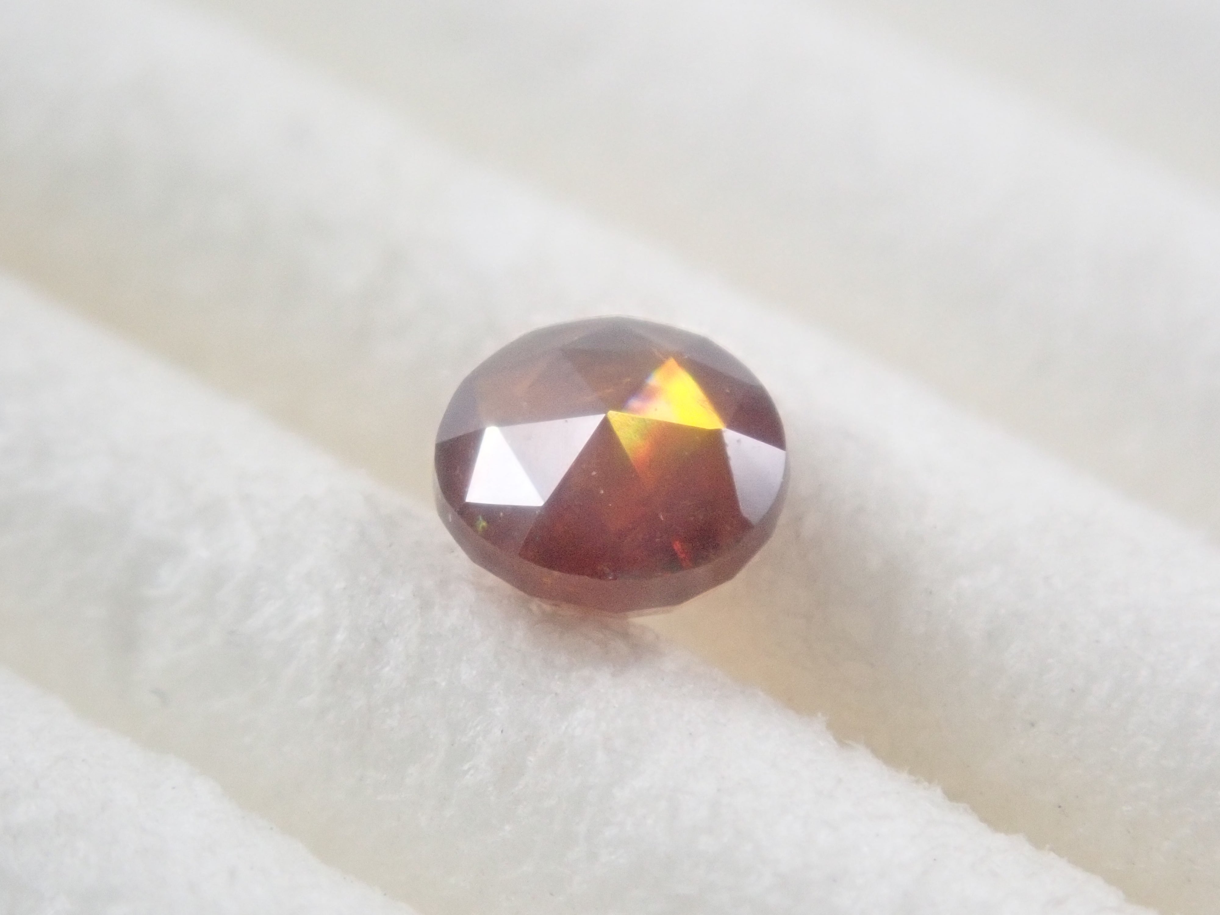 【7/27 22時販売】奈良県天川村産レインボーガーネット（アンドラダイトガーネット） 3.5mm/0.240ctルース