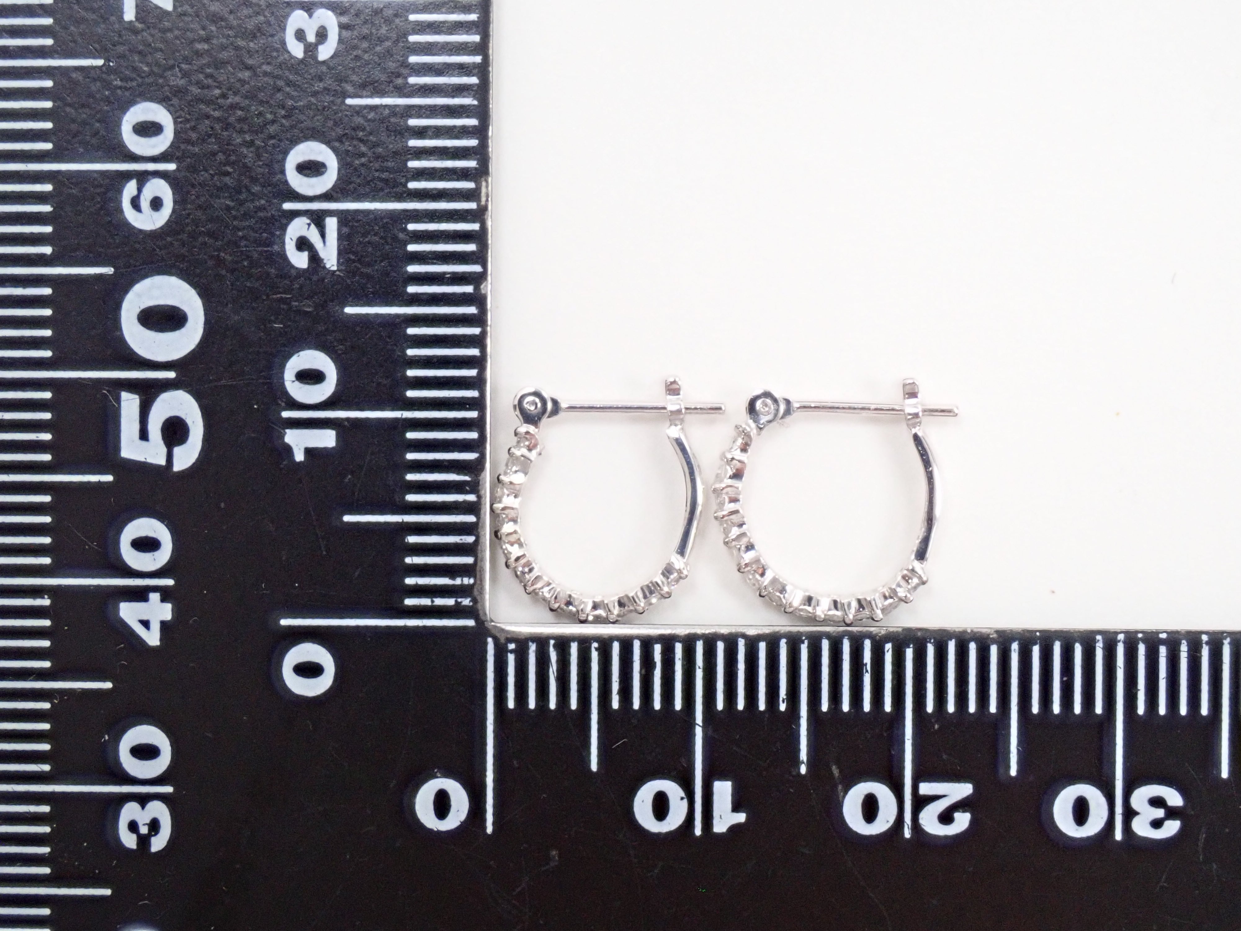 【7/31 22時販売】【カラフリ】K18WG ダイヤモンド 0.30ct ピアス