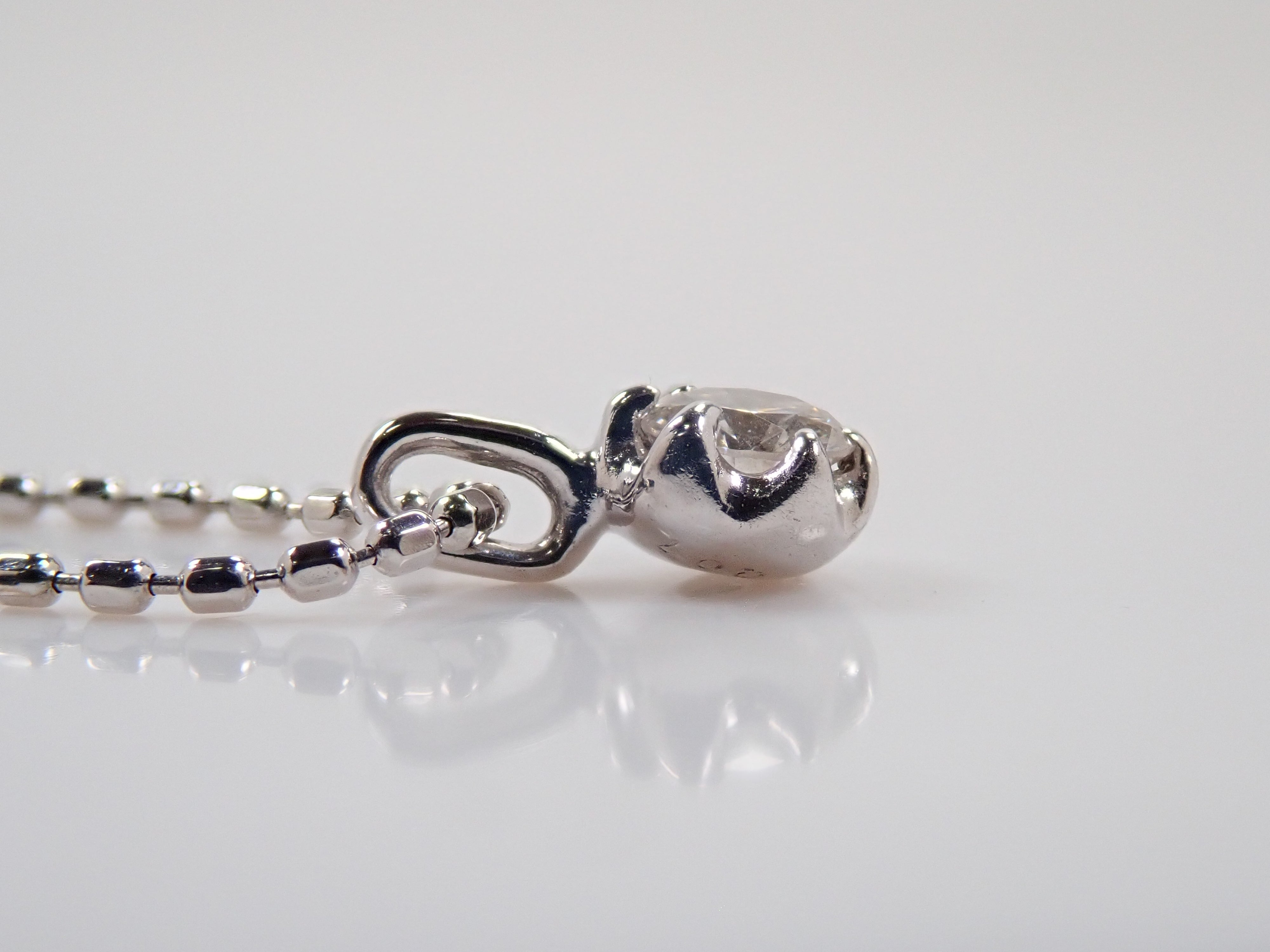 Pt900/K18WG ダイヤモンド0.50ct ・ダイヤモンド0.07ctペンダント（ネックレス）