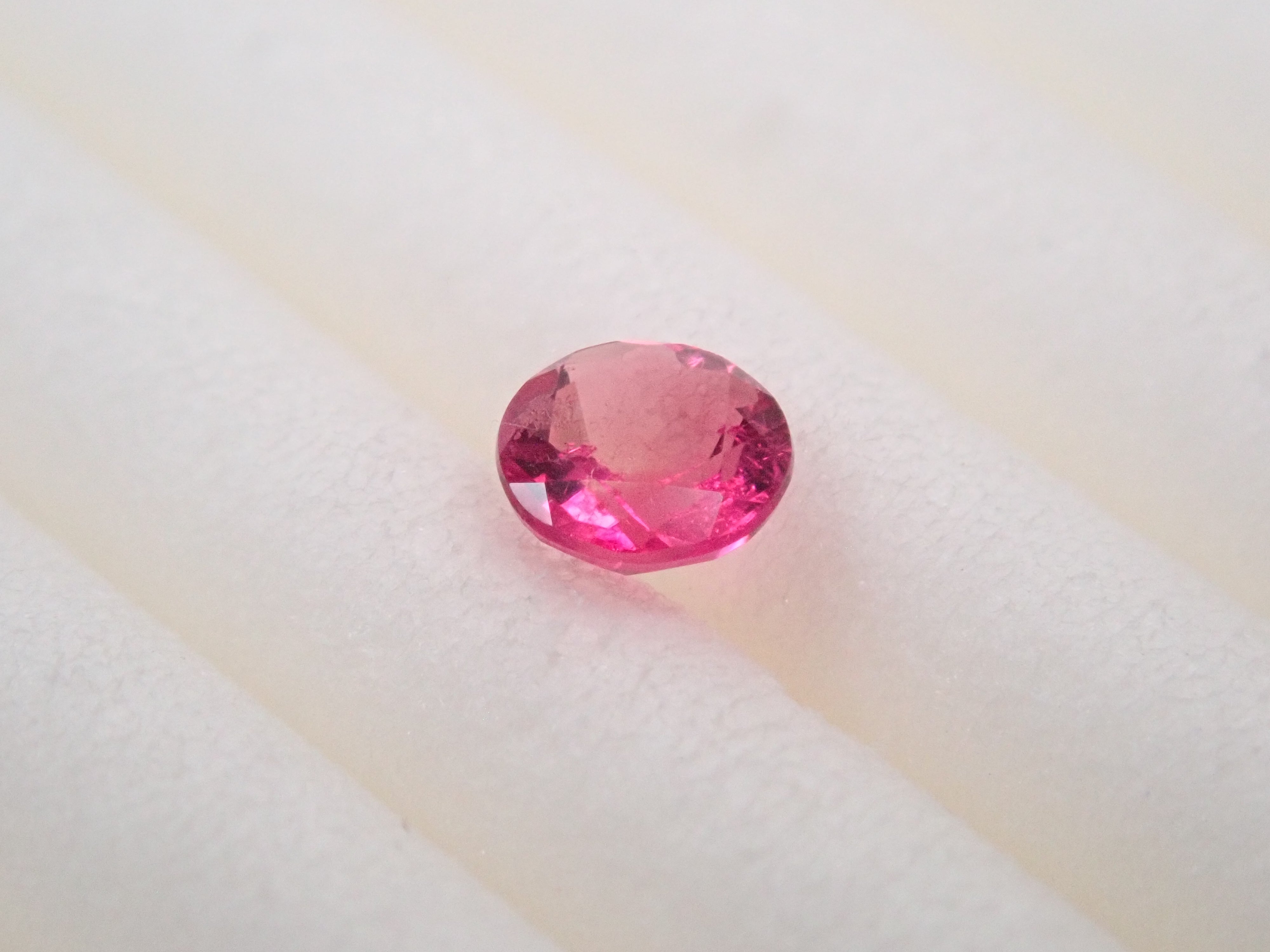 アメリカ産レッドベリル 3.1mm/0.099ctルース 鑑別書