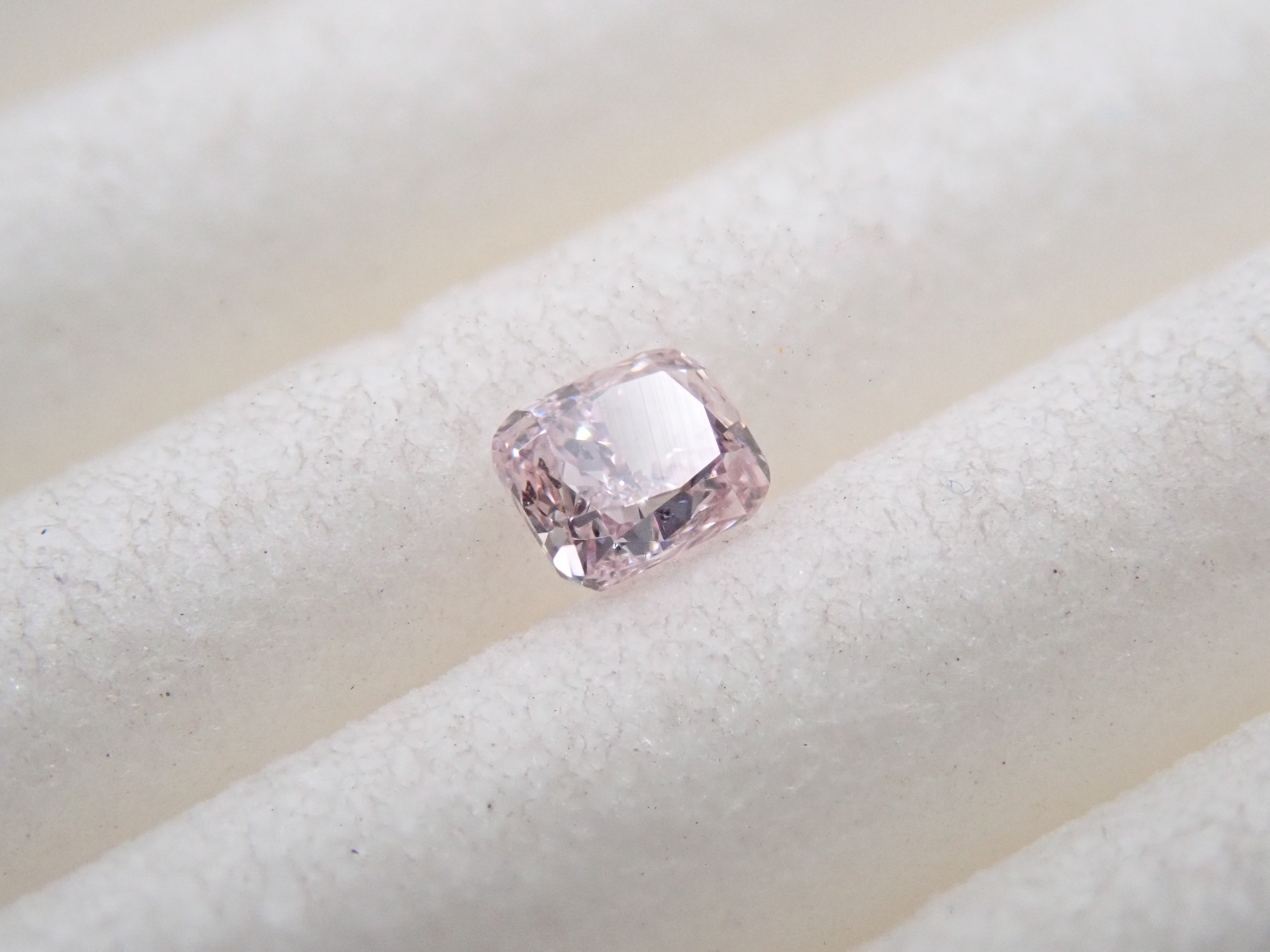 ピンクダイヤモンド 0.073ctルース(FANCY LIGHT PURPLE PINK, SI2)