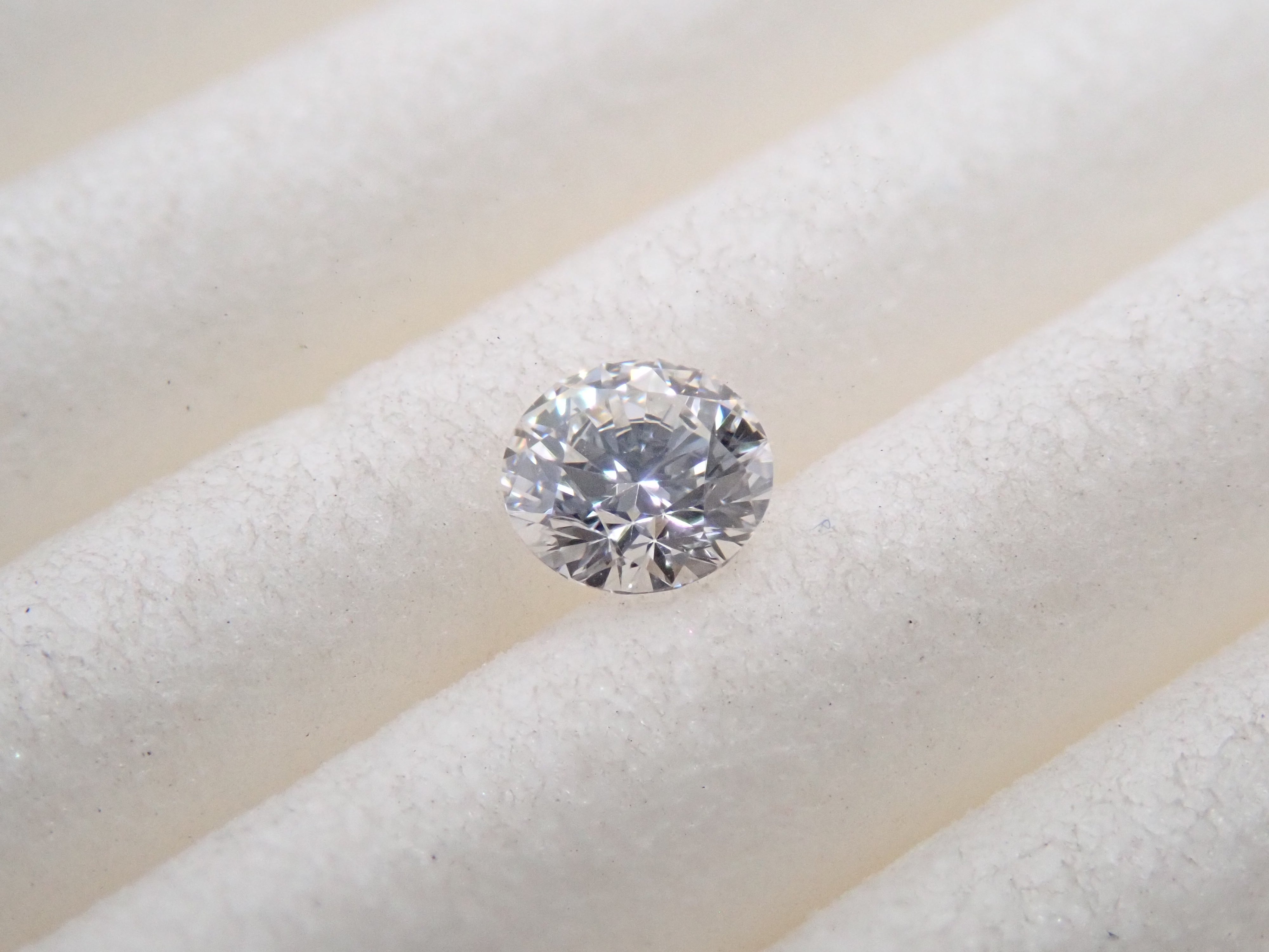 【7/26 22時販売】ダイヤモンド 3.0mm/0.105ctルース(F, VVS2, VeryGood)
