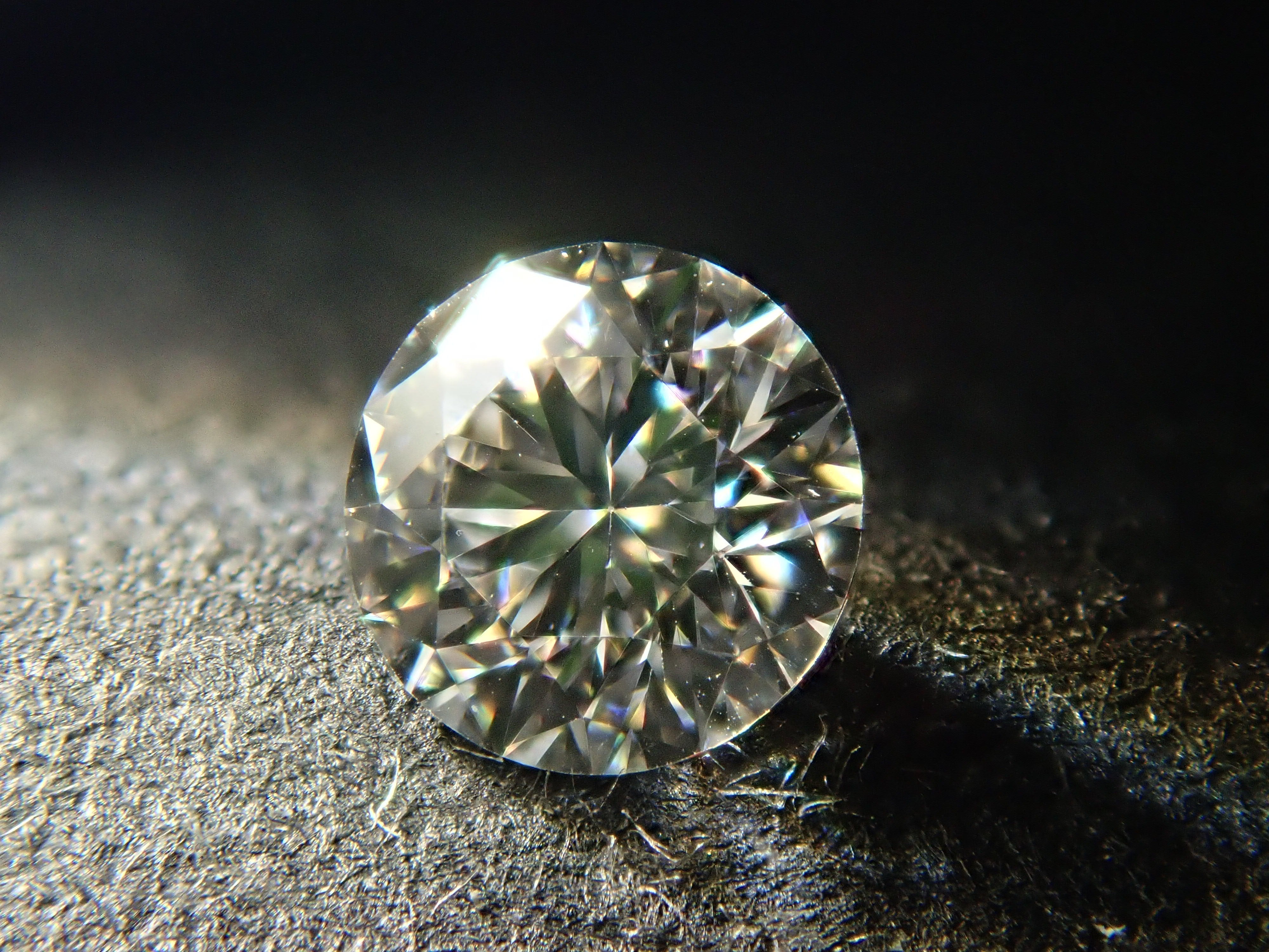 ダイヤモンド 3.0mm/0.105ctルース(F, VVS2, VeryGood)