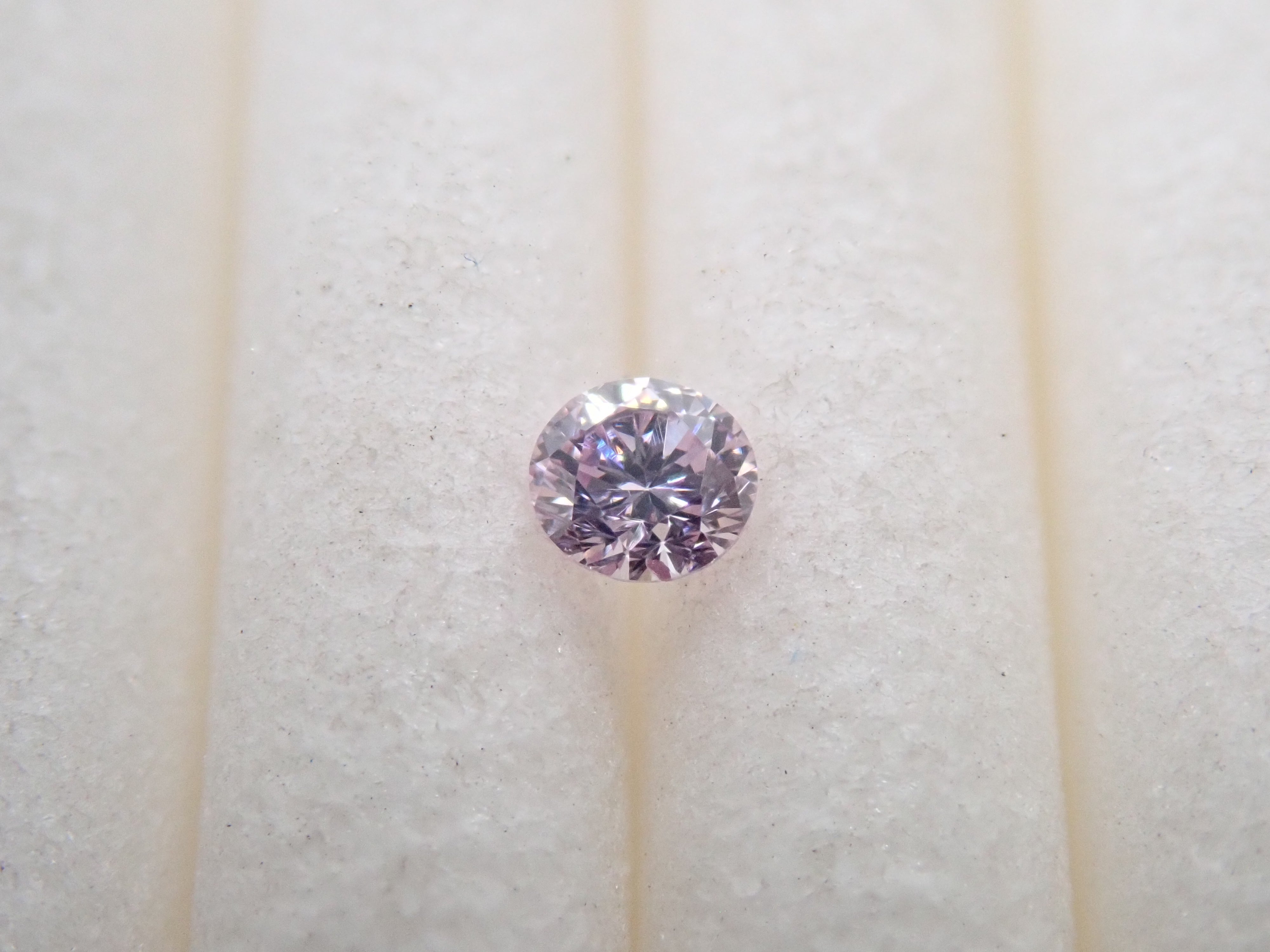 【7/26 22時販売】ピンクダイヤモンド 2.2mm/0.044ctルース(FANCY LIGHT PURPLE PINK, SI1)