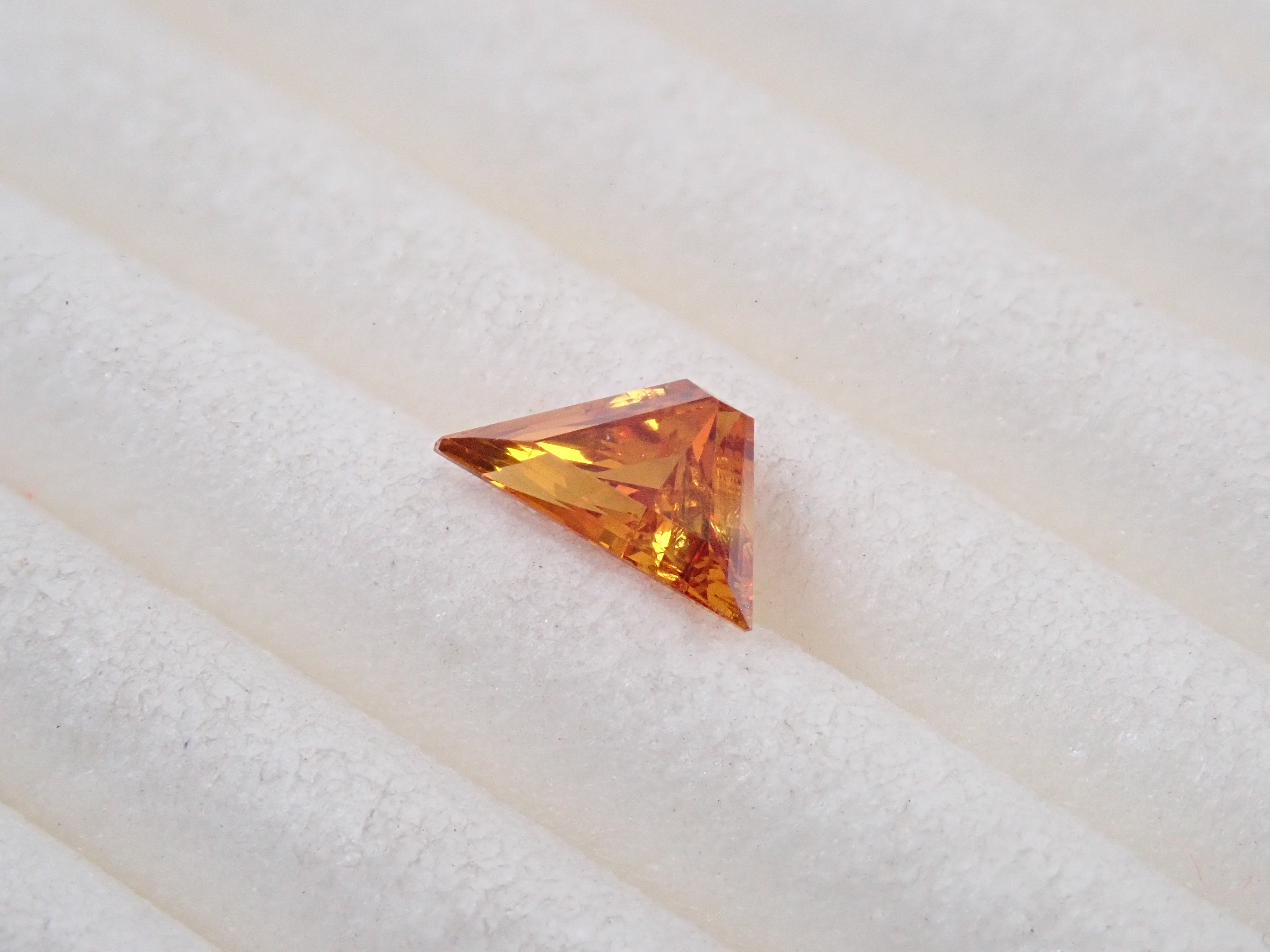 【7/26 22時販売】オレンジダイヤモンド 0.176ctルース(FANCY DEEP YELLOWISH ORANGE, I-1)