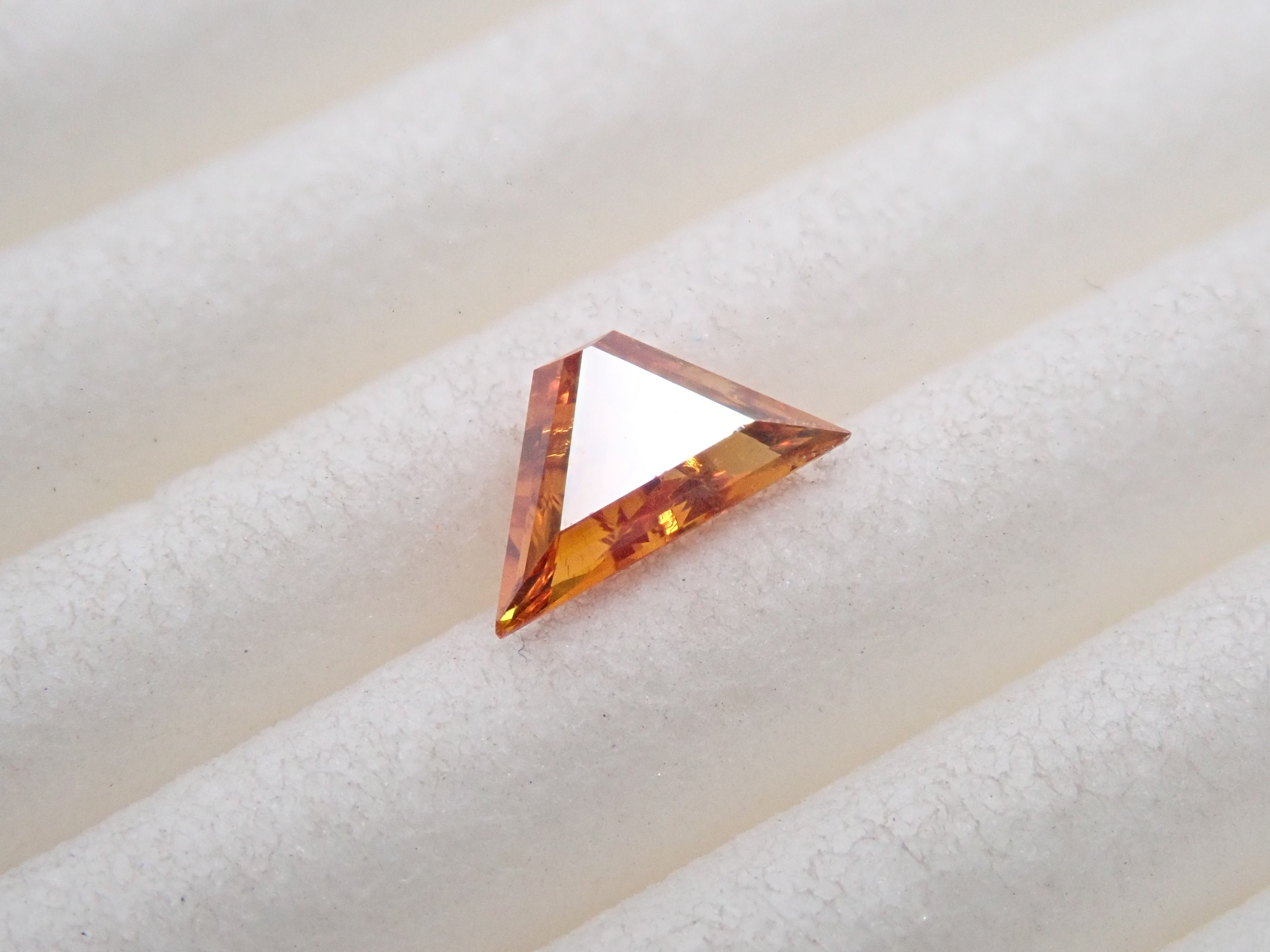 【7/26 22時販売】オレンジダイヤモンド 0.176ctルース(FANCY DEEP YELLOWISH ORANGE, I-1)