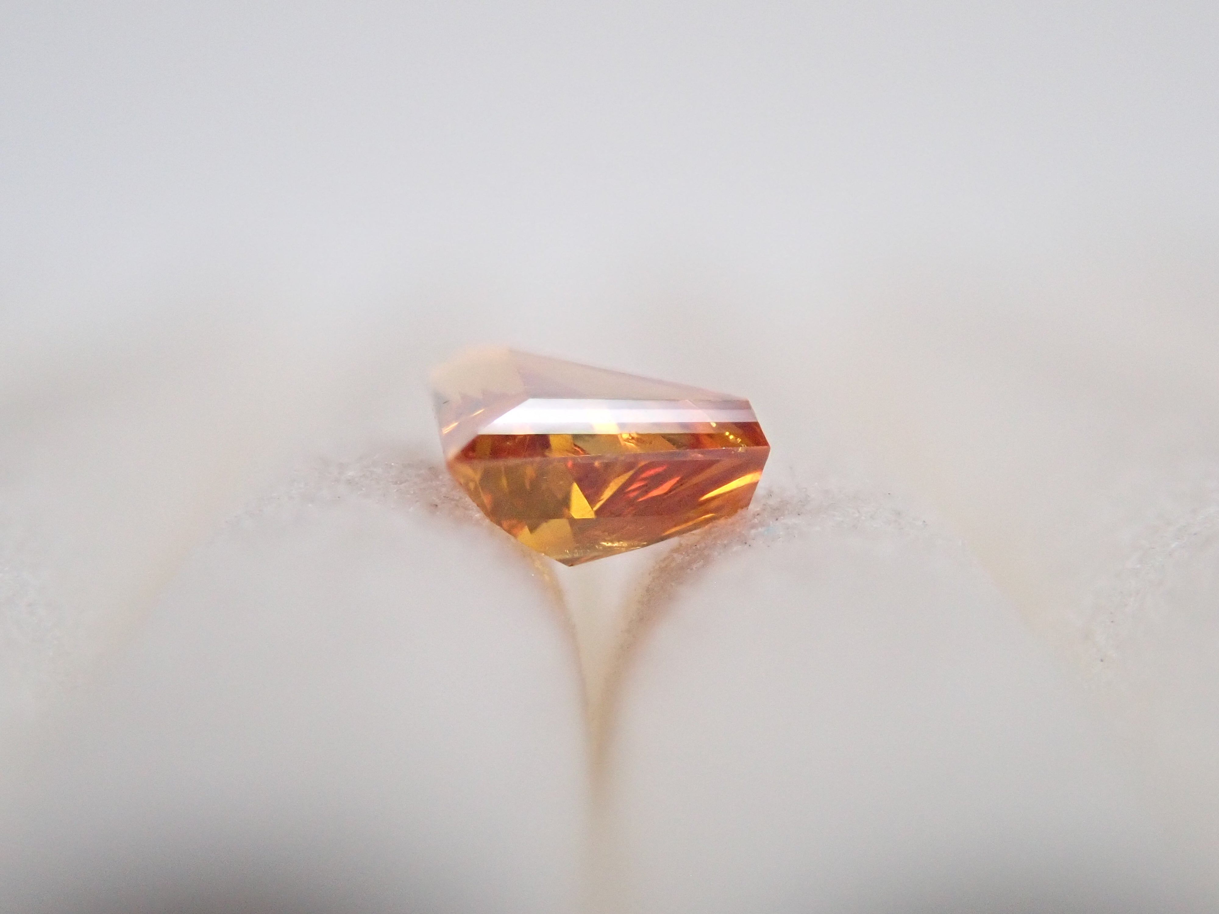 【7/26 22時販売】オレンジダイヤモンド 0.176ctルース(FANCY DEEP YELLOWISH ORANGE, I-1)
