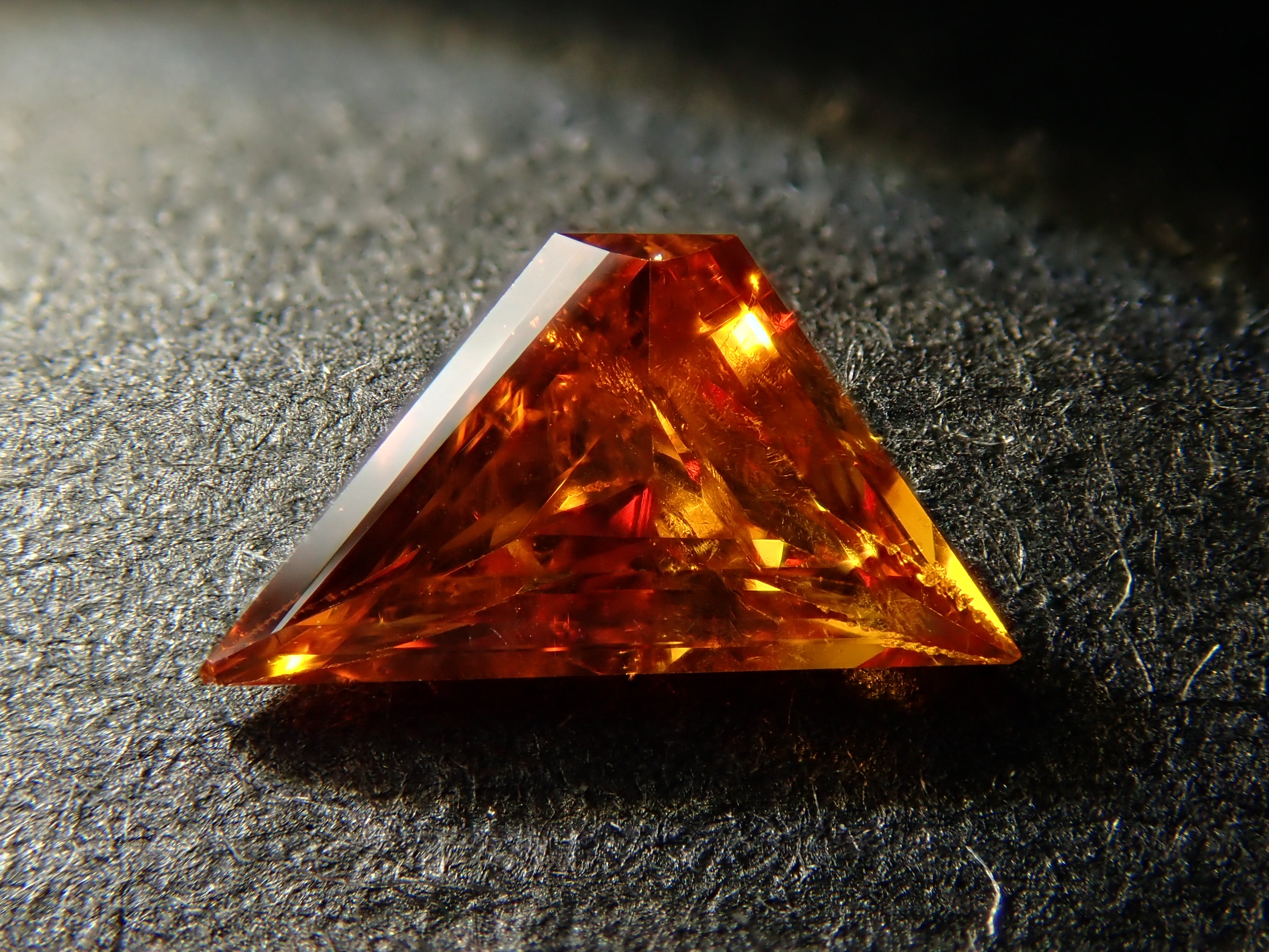 【7/26 22時販売】オレンジダイヤモンド 0.176ctルース(FANCY DEEP YELLOWISH ORANGE, I-1)