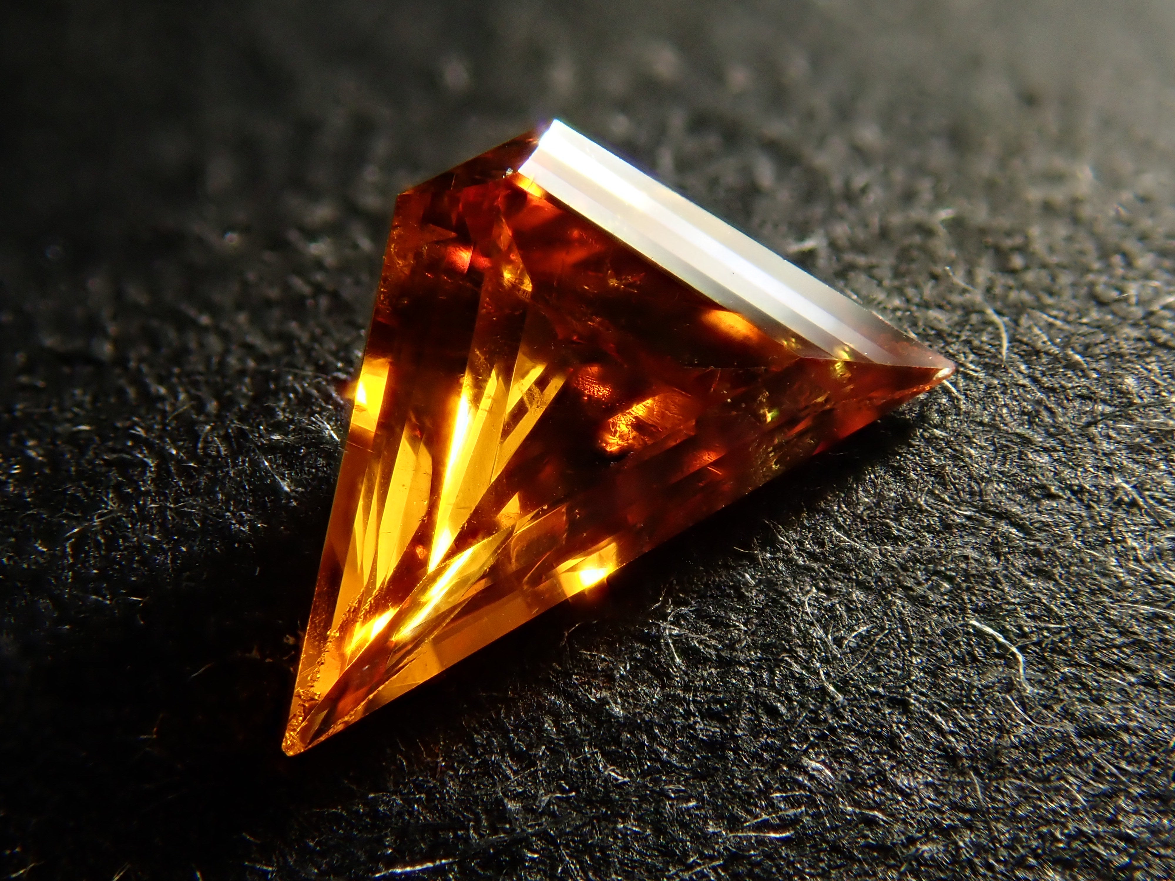 【7/26 22時販売】オレンジダイヤモンド 0.176ctルース(FANCY DEEP YELLOWISH ORANGE, I-1)