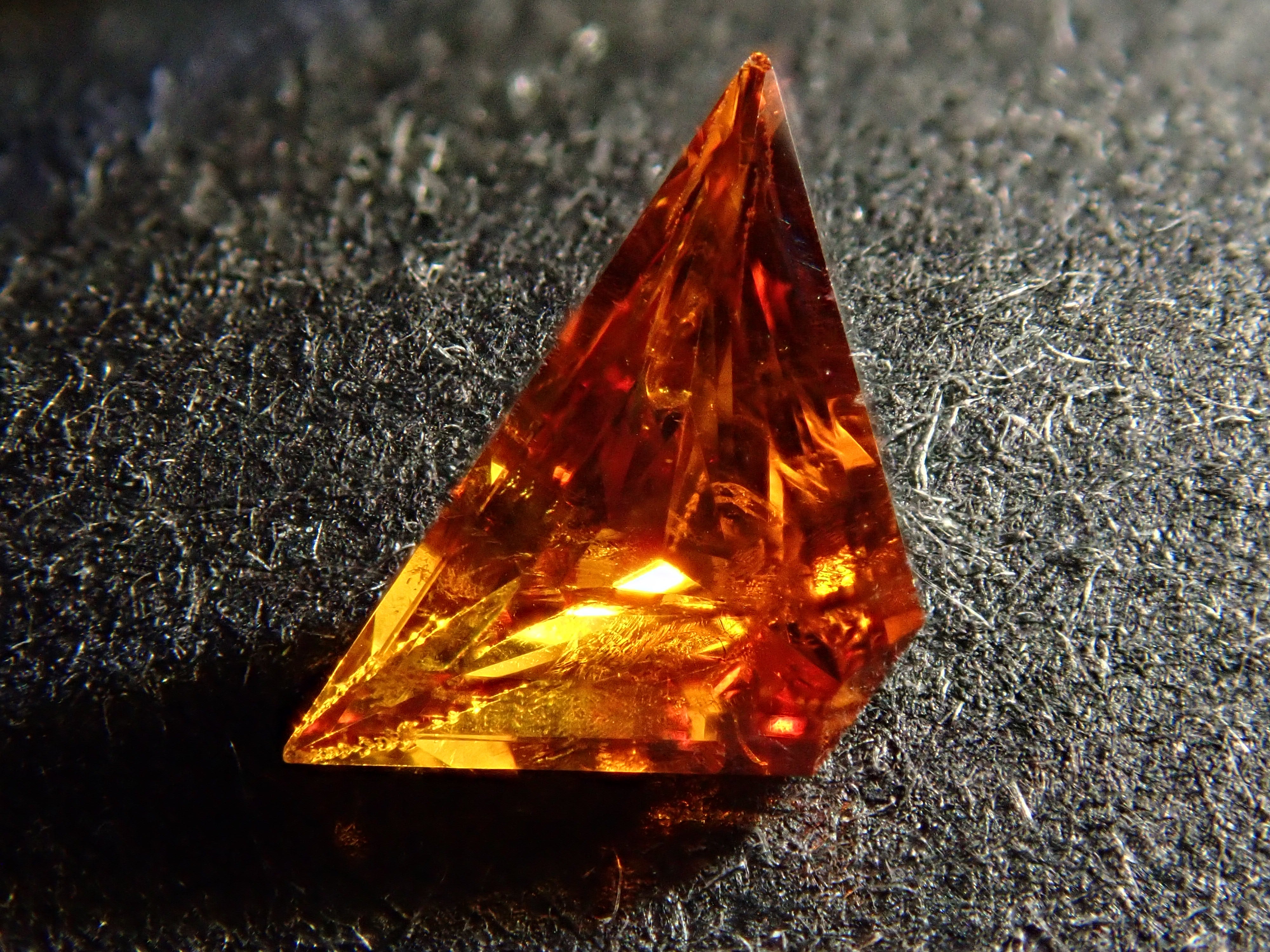 【7/26 22時販売】オレンジダイヤモンド 0.176ctルース(FANCY DEEP YELLOWISH ORANGE, I-1)