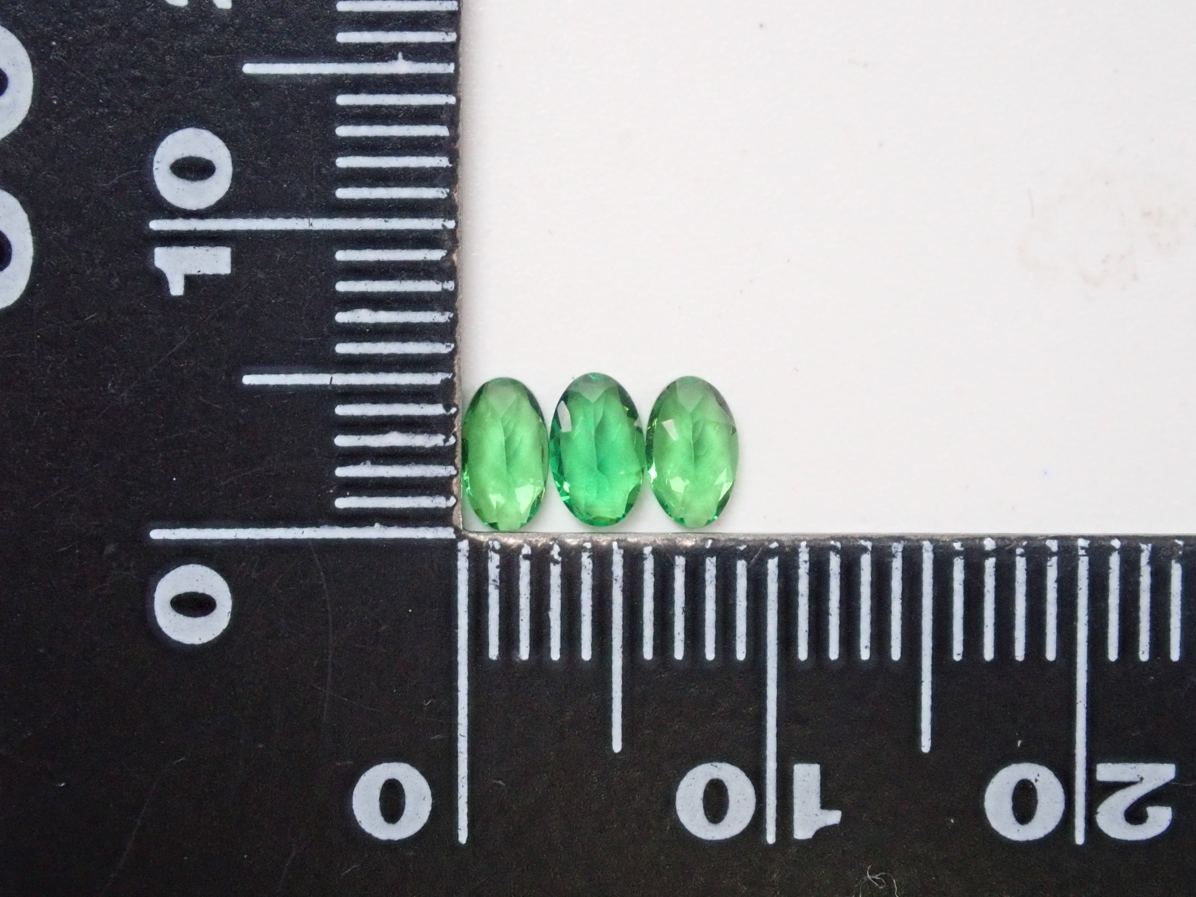 1 stone loose tsavorite from Kenya (5 x 3mm)《Discount available for multiple purchases》