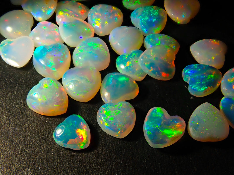 1 loose Australian opal (heart shape, 4 x 4mm)《Discount available for multiple purchases》