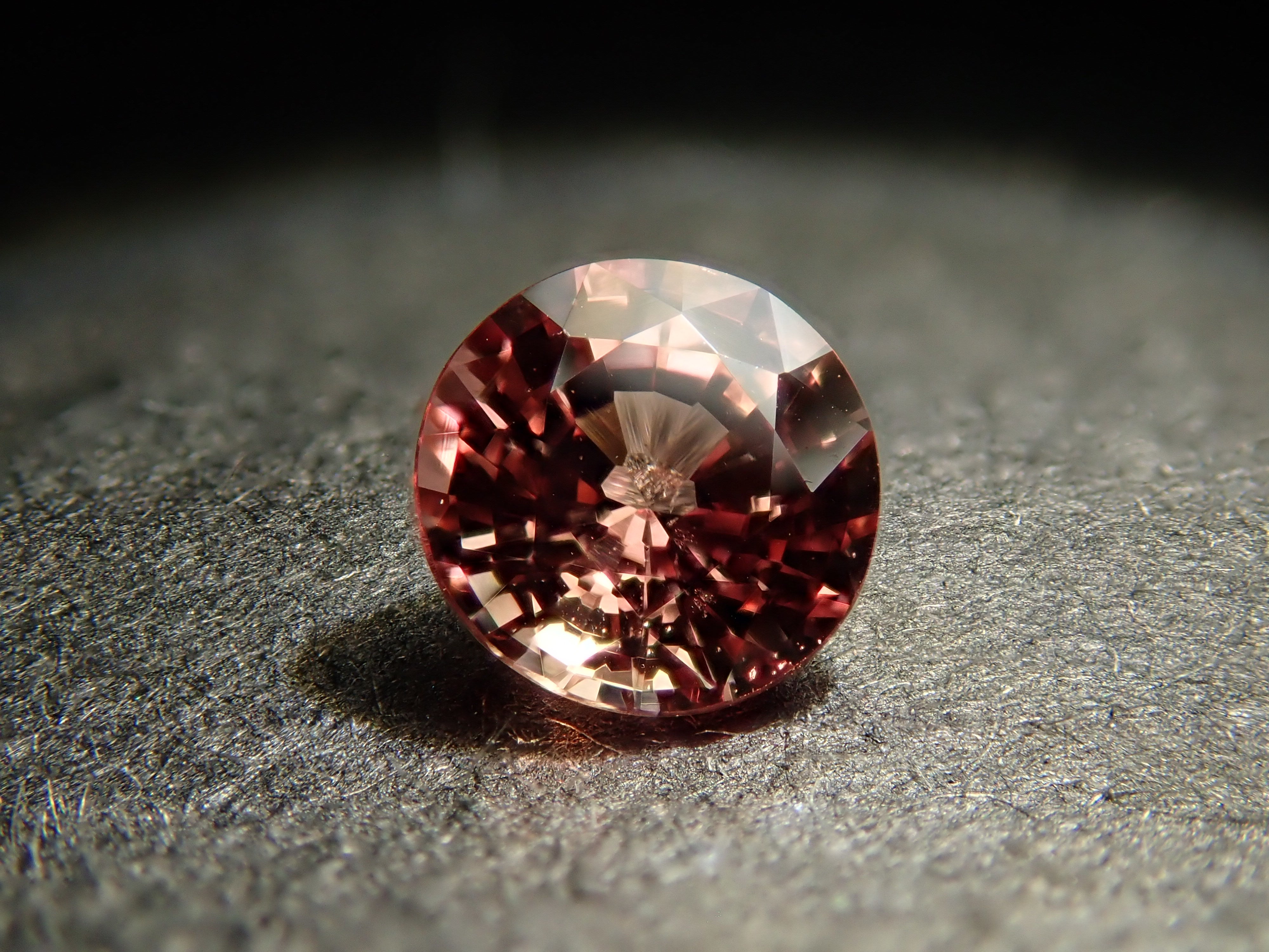 マダガスカル産パパラチアサファイア 3.5mm/0.234ctルース 中宝鑑