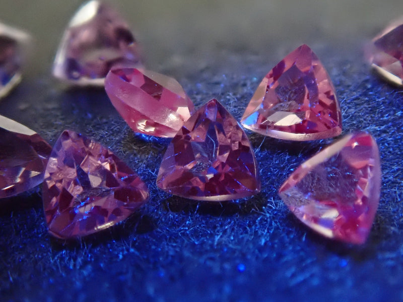 Dragon garnet 1 stone (2.5mm, trilliant cut)《Discount available for multiple purchases》