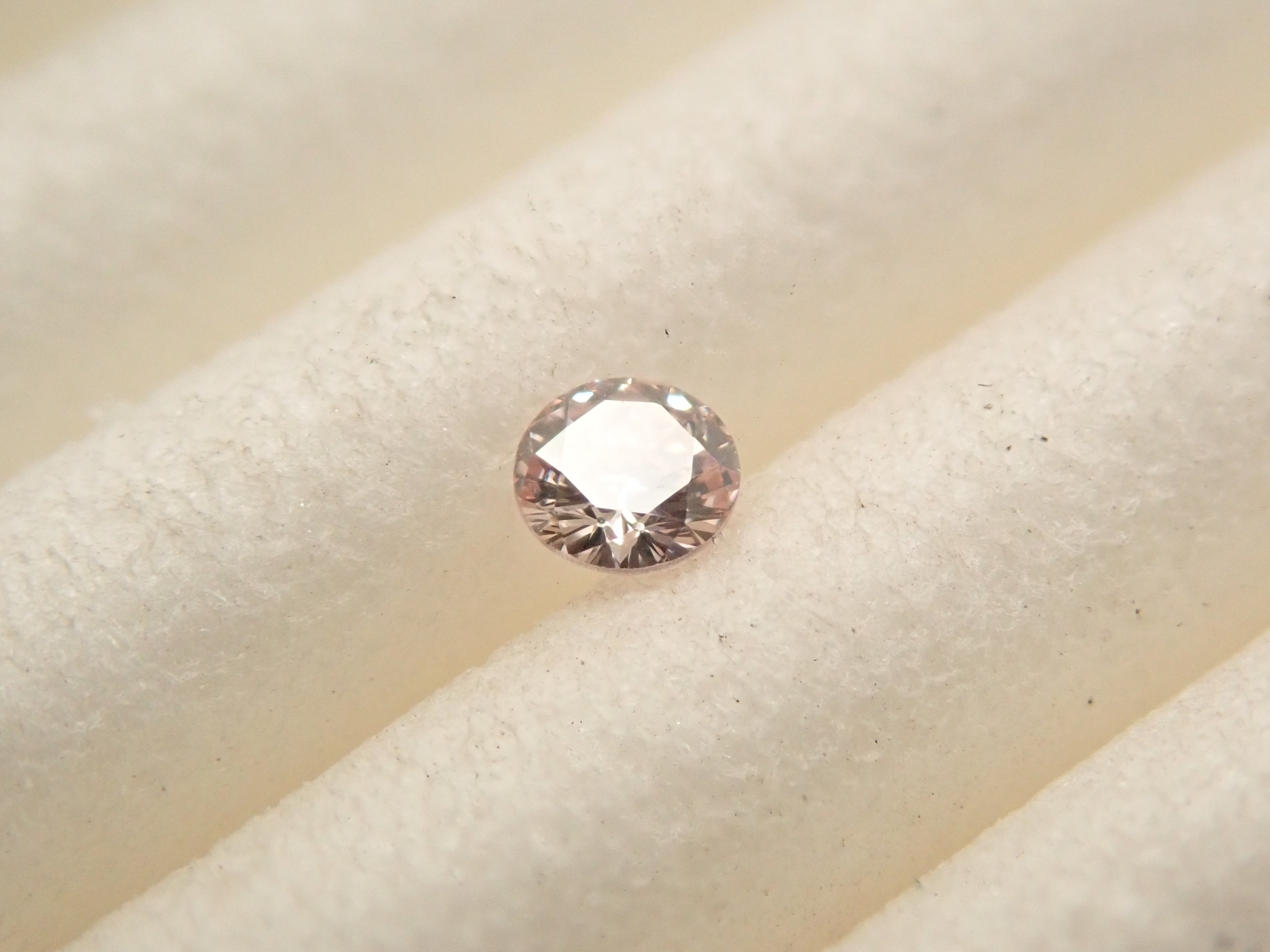 ピンクダイヤモンド 0.039ctルース(LIGHT PINK, VS2)