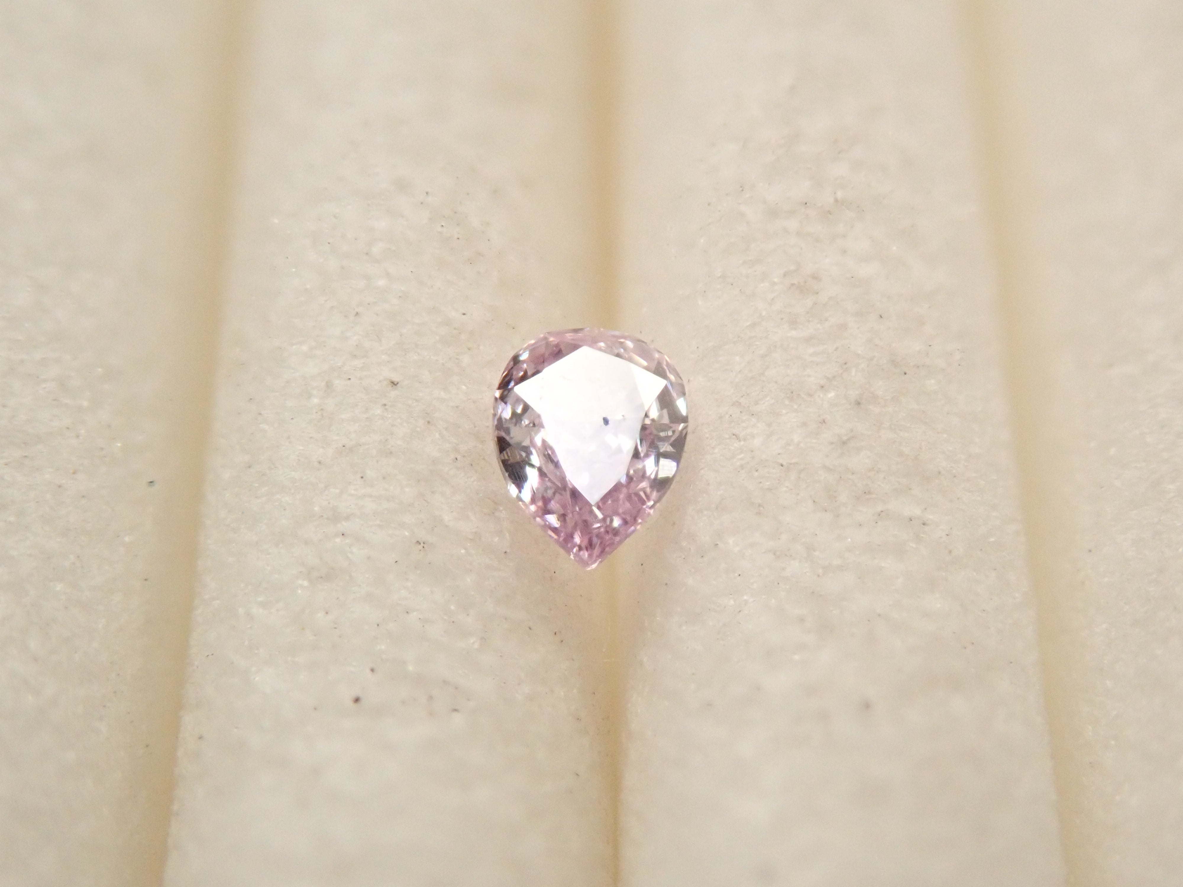 パープルダイヤモンド 0.041ctルース(FANCY PINK PURPLE, SI2)