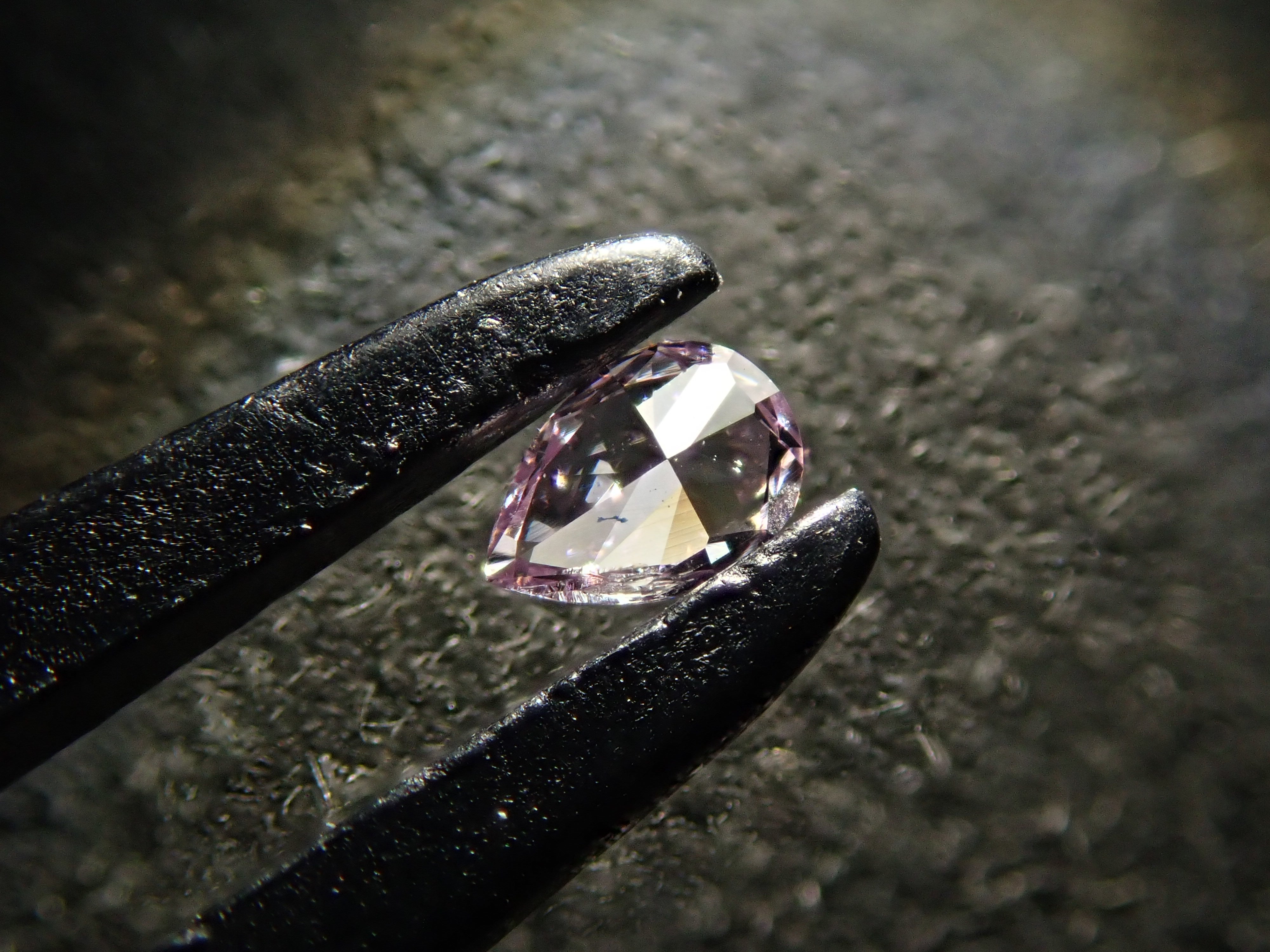 パープルダイヤモンド 0.041ctルース(FANCY PINK PURPLE, SI2)