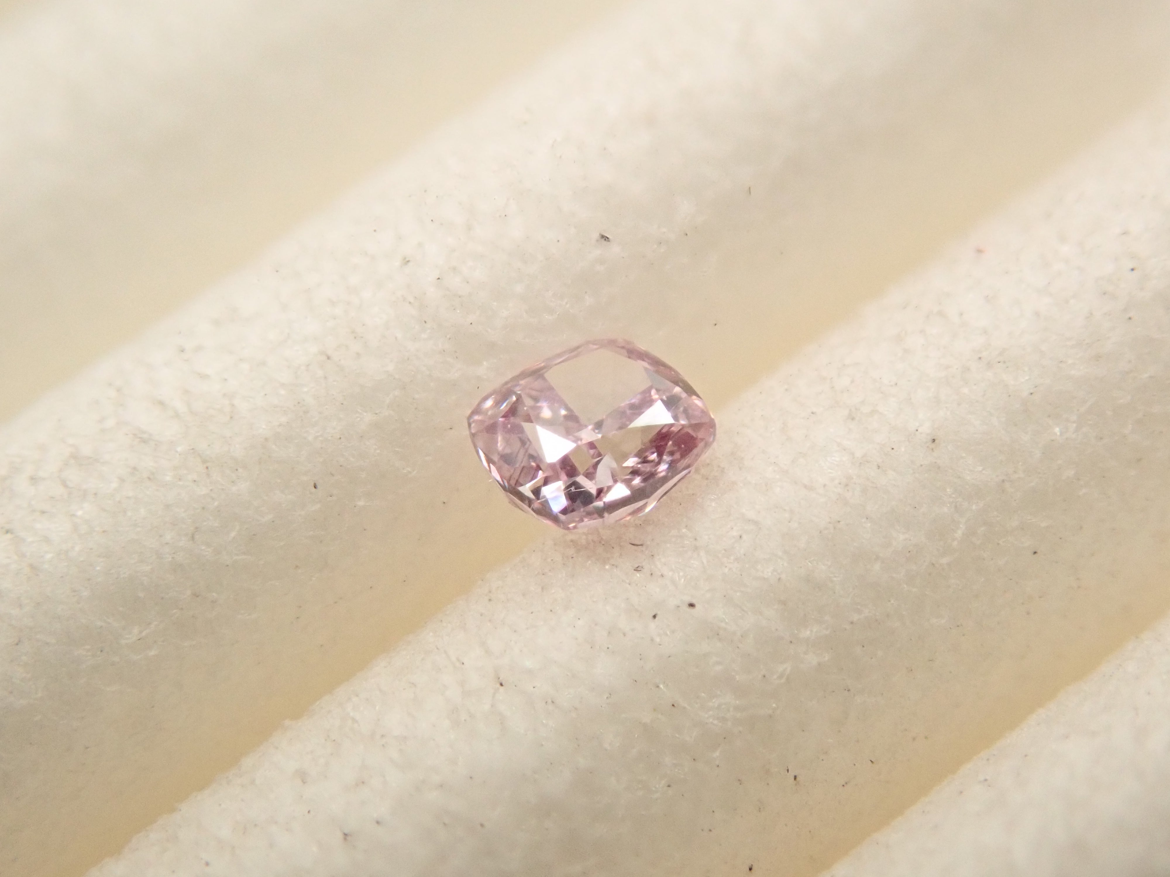 ピンクダイヤモンド 0.049ctルース(FANCY INTENSE PURPLE PINK, VS2)