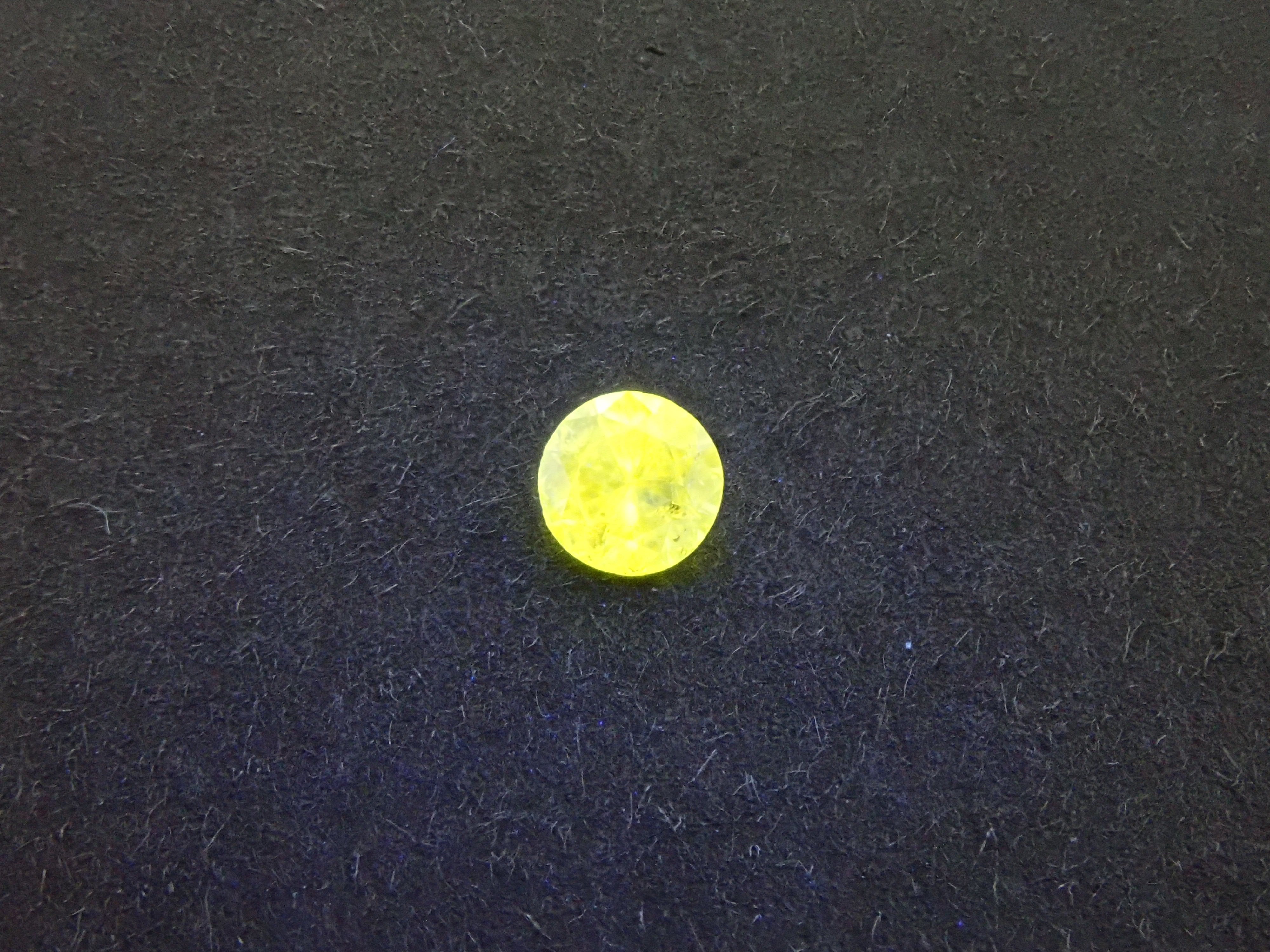 カメレオンダイヤモンド 0.143ctルース(FANCY LIGHT GRAY YELLOW GREEN, I1)