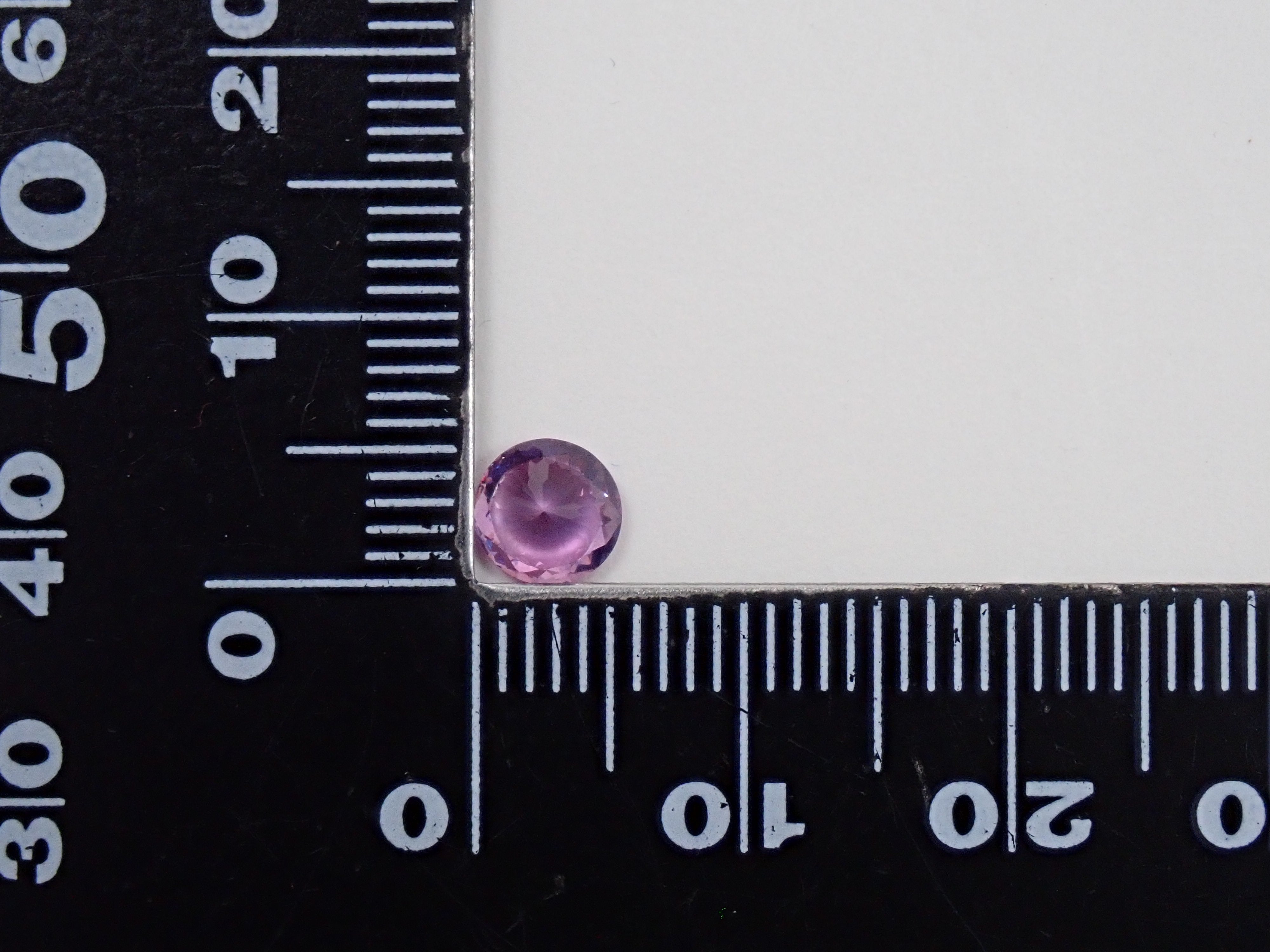 スリランカ産パープルサファイア 5.5mm/0.730ctルース 鑑別書
