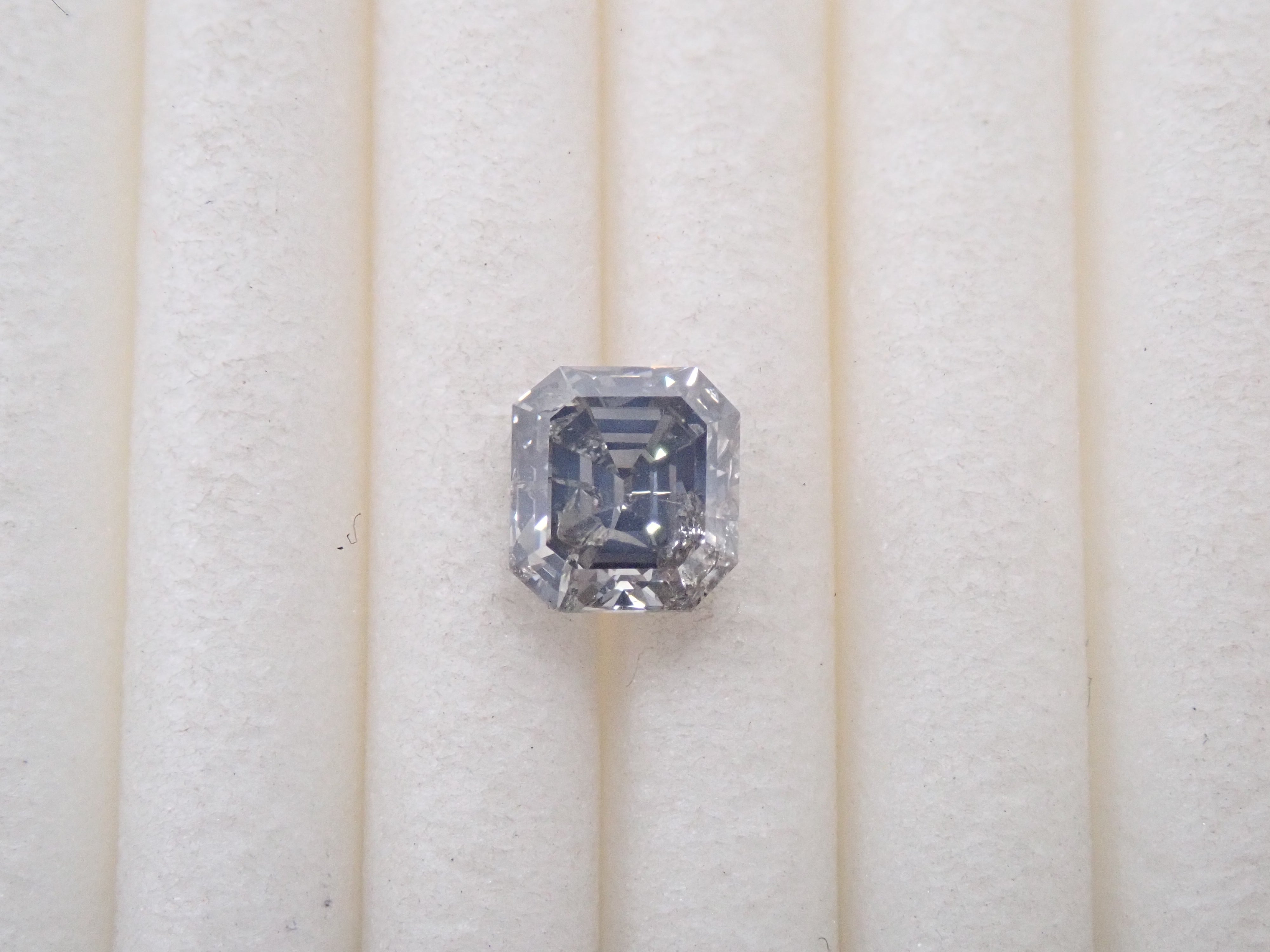 【32501961掲載】グレーダイヤモンド 0.380ctルース(FANCY GRAY, I-3)