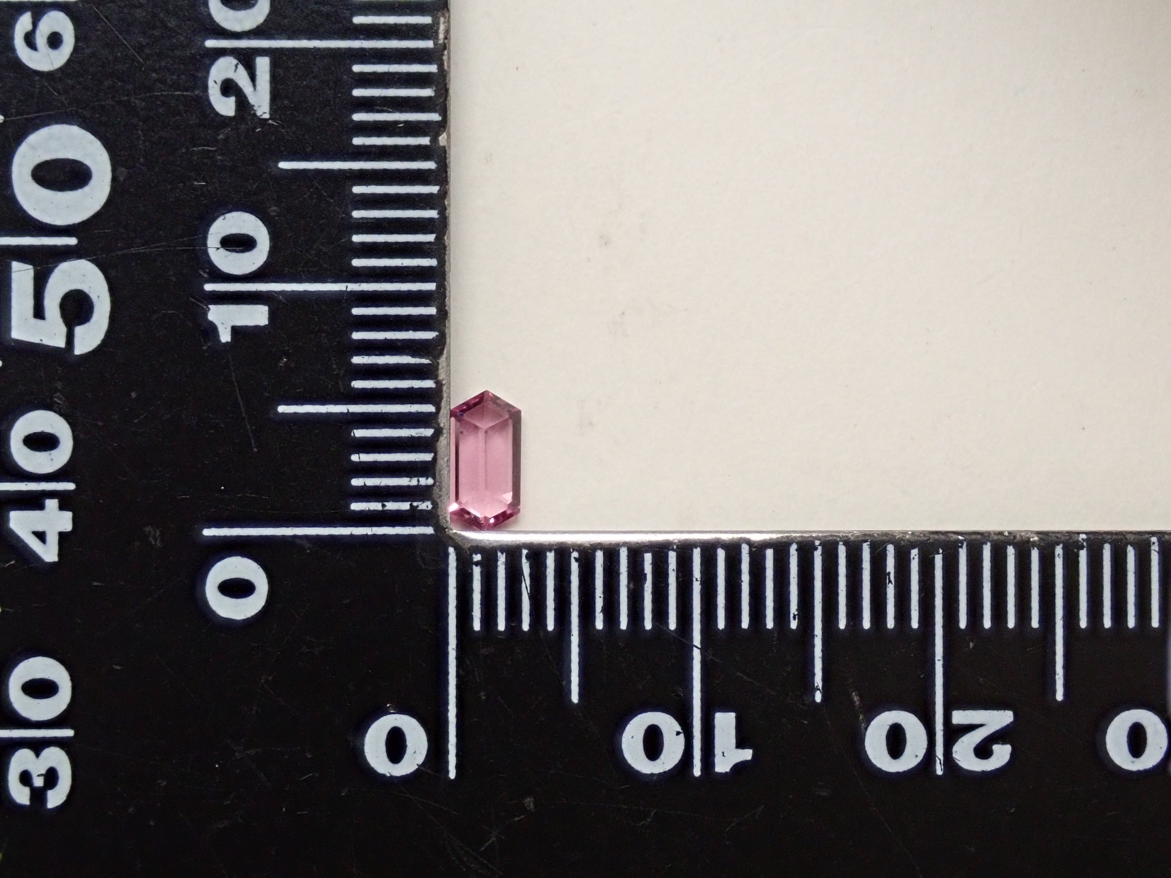 マダガスカル産ピンクサファイア 0.324ctルース