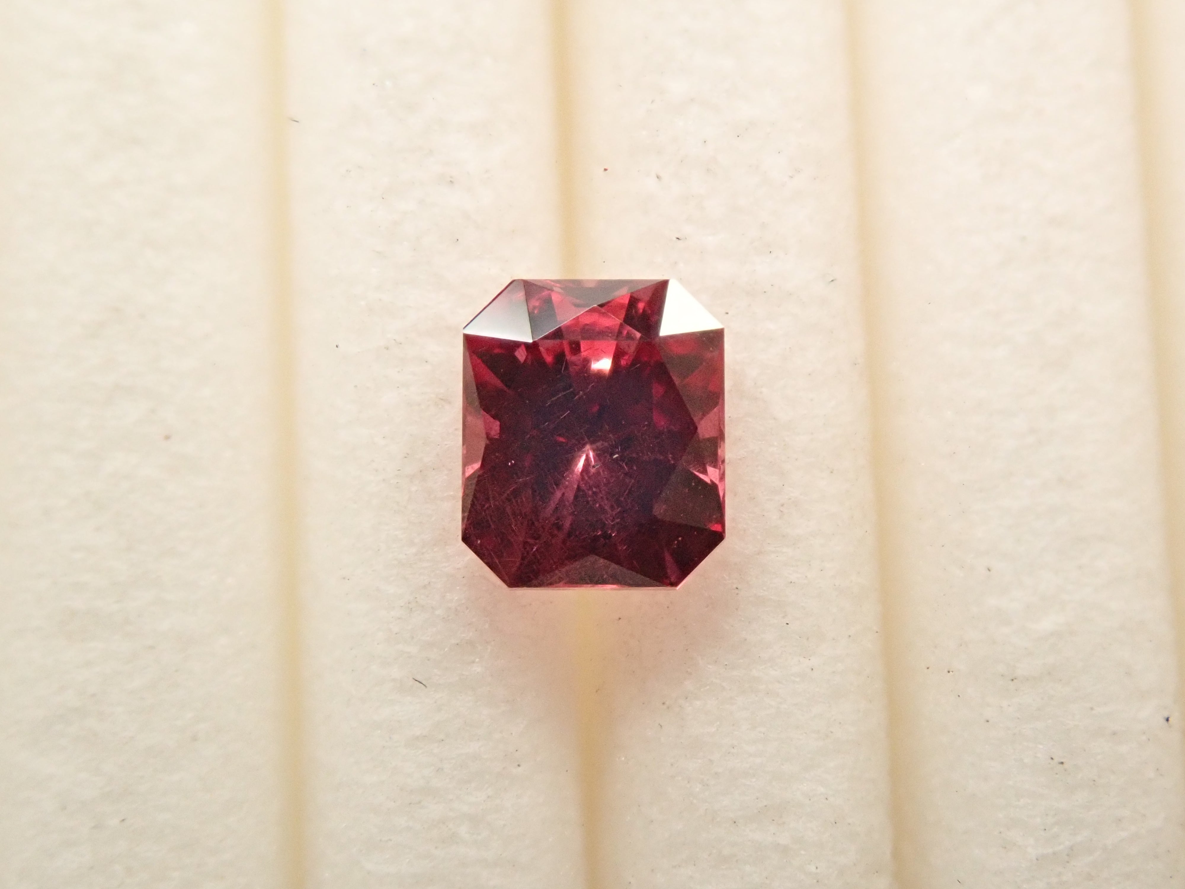 グロシュラーガーネットルース2.770ct グロシュラーガーネットルース2.770ct （グリーン・ガーネット