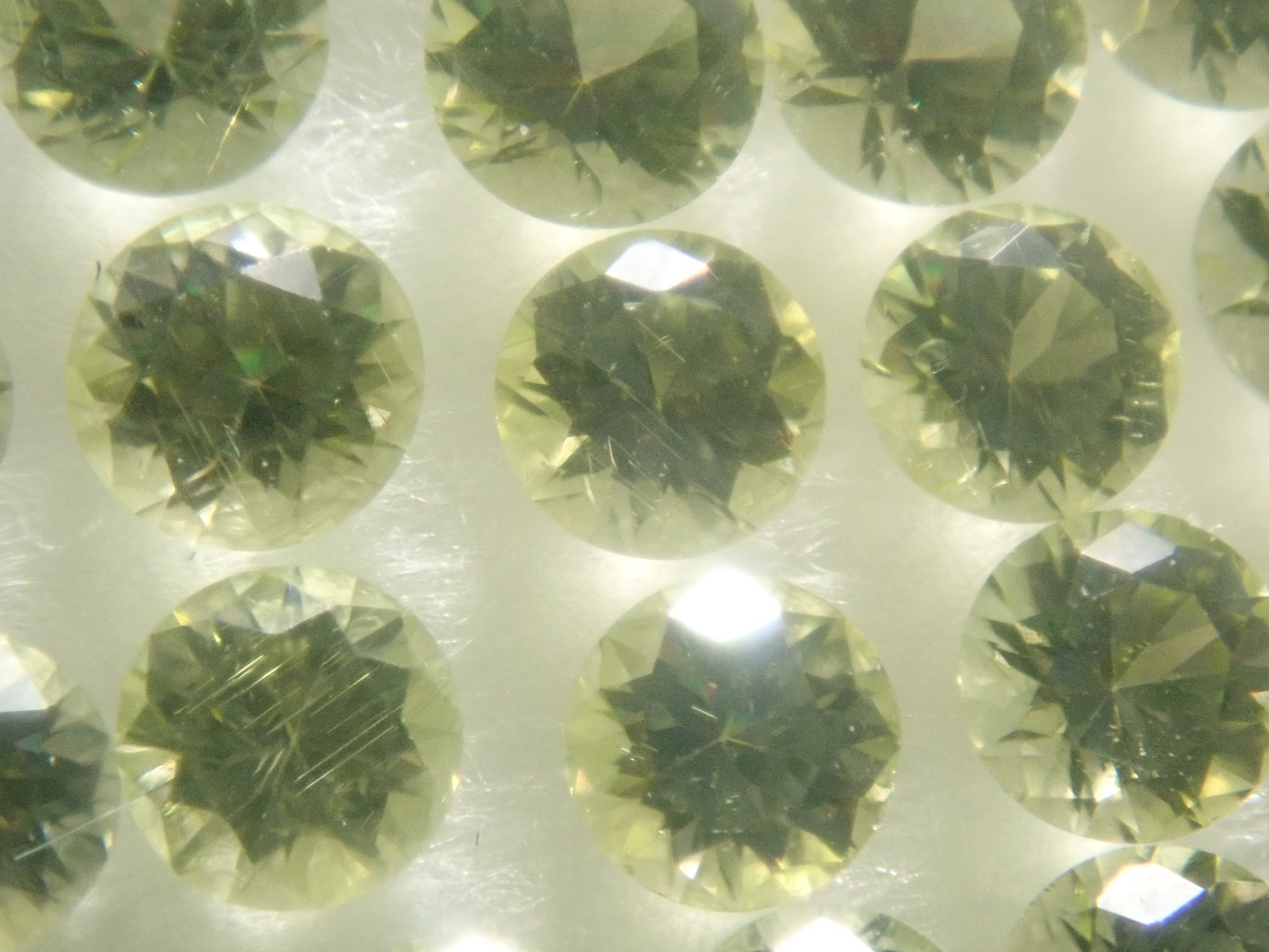[On sale May 23rd at 10 PM] "Limited 9 Stones - Shinjuku Pop-Up Celebration" All stones with Central Gem Laboratory sorting (3.0-3.5mm, VS-SI clarity) "Multiple purchase discount available"