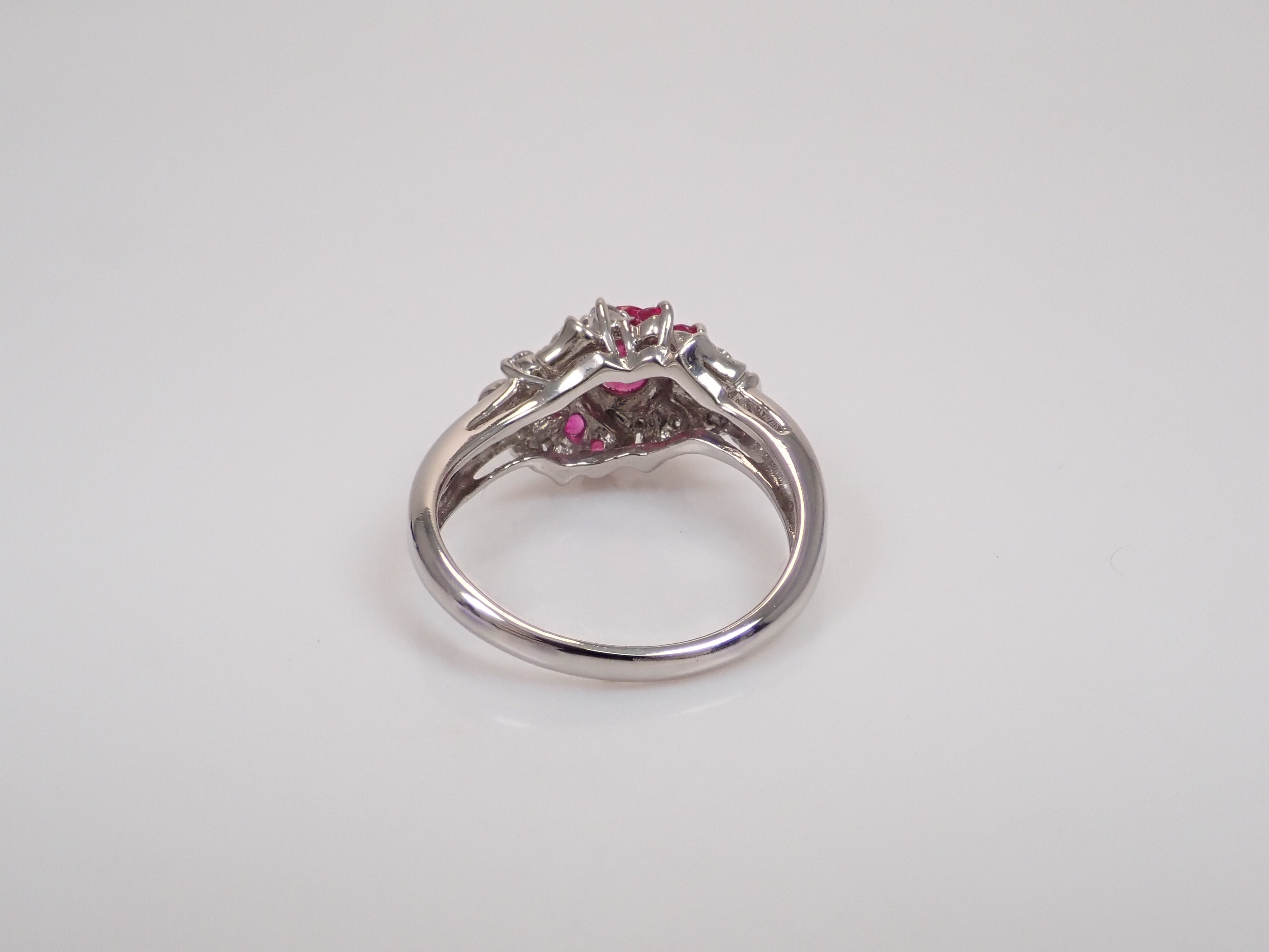 【8/6 22時販売】【カラフリ】Pt850 ルビー 0.85ct・ダイヤモンド0.09ctリング 鑑別書