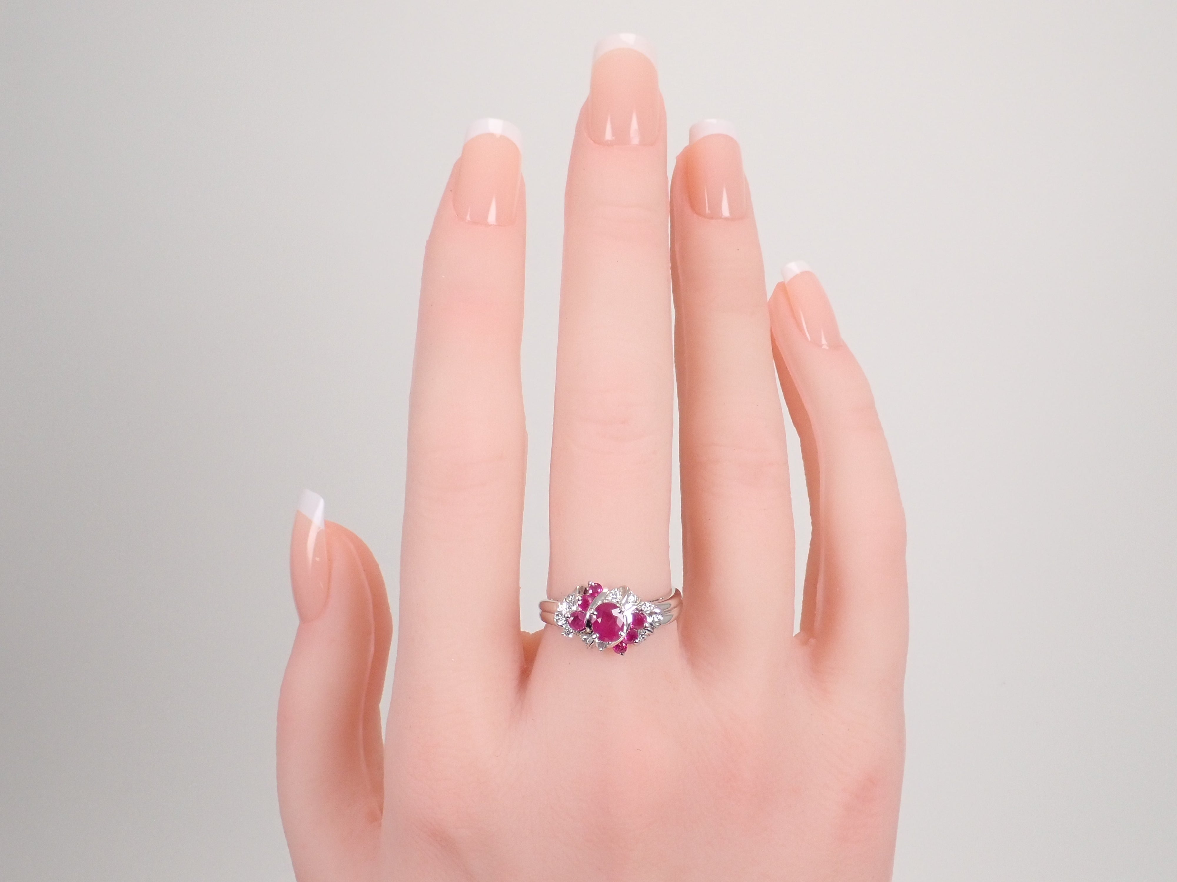 【8/6 22時販売】【カラフリ】Pt850 ルビー 0.85ct・ダイヤモンド0.09ctリング 鑑別書