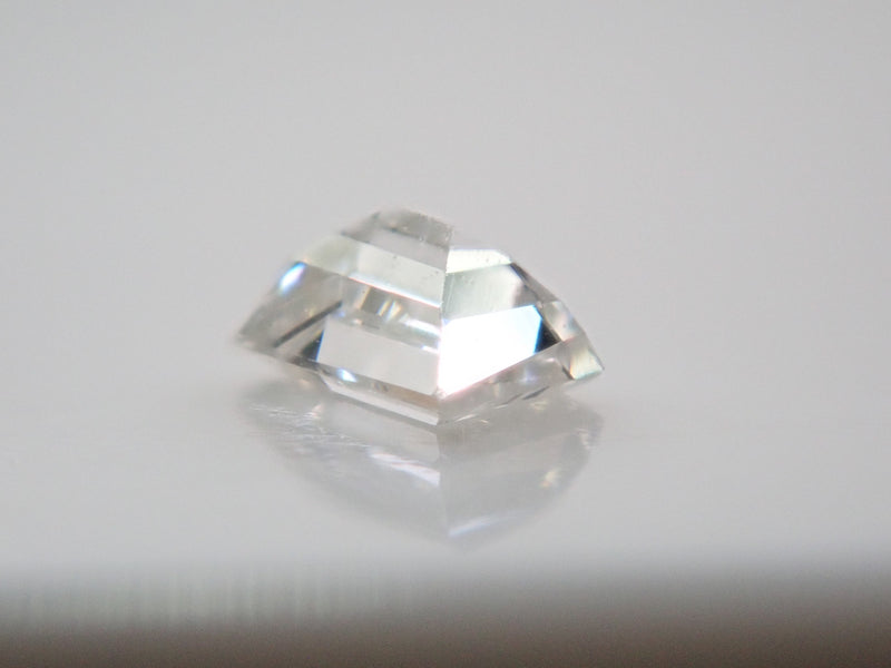 ダイヤモンド 0.052ctルース（トラペーズカット,VSクラス相当）