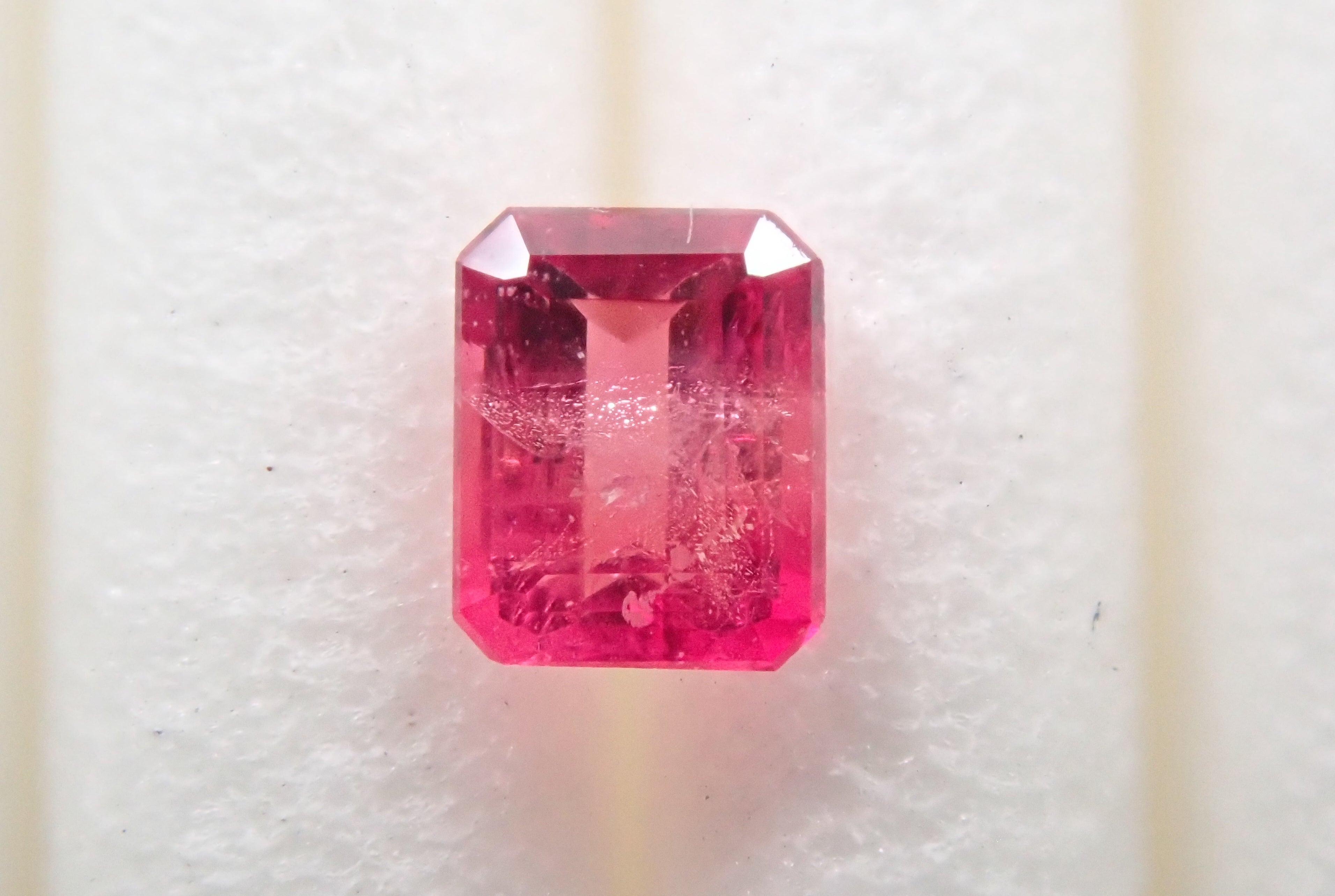 Red beryl 0.136ct loose