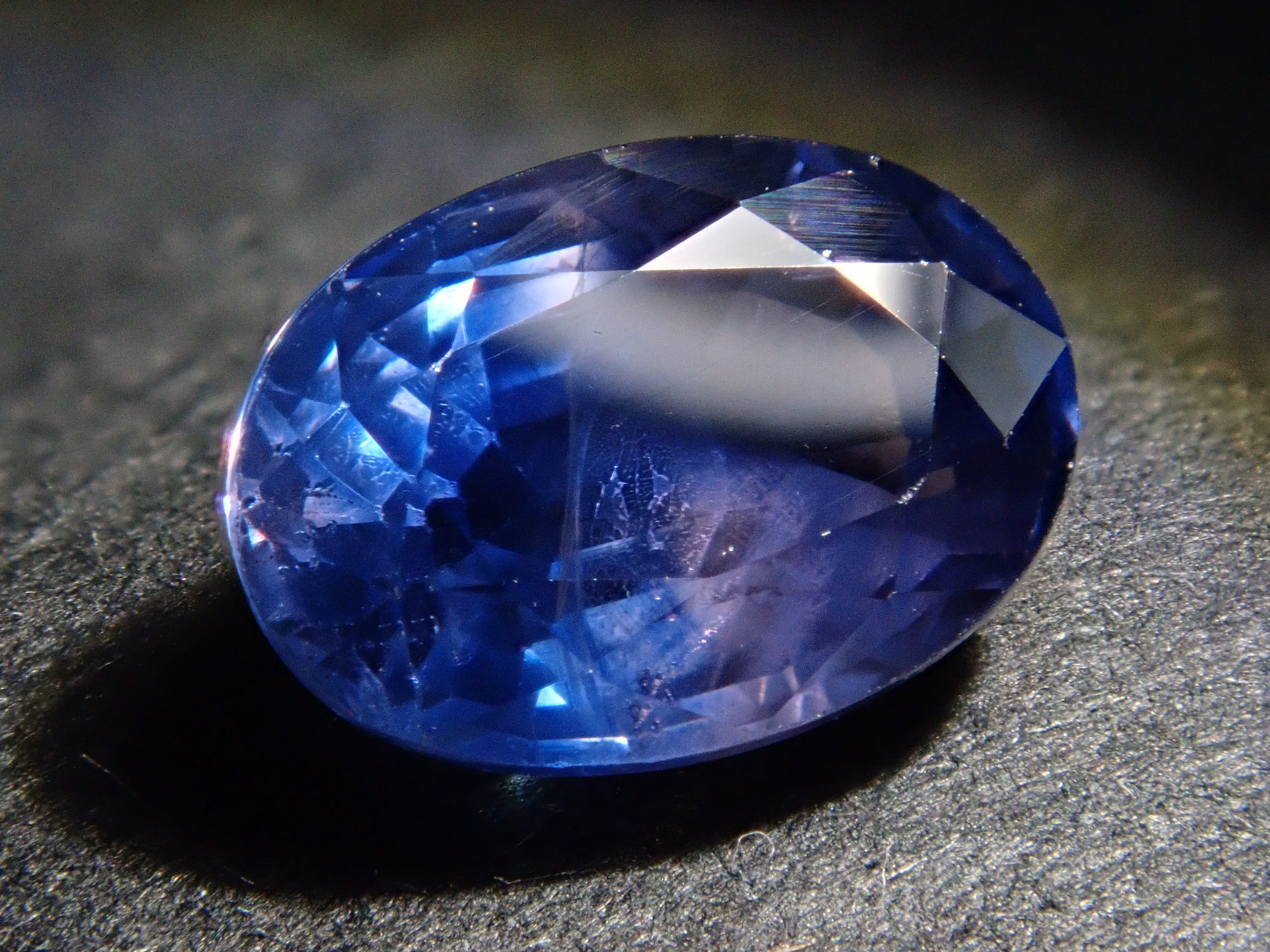 【12544897掲載】バイカラーサファイア 1.341ctルース