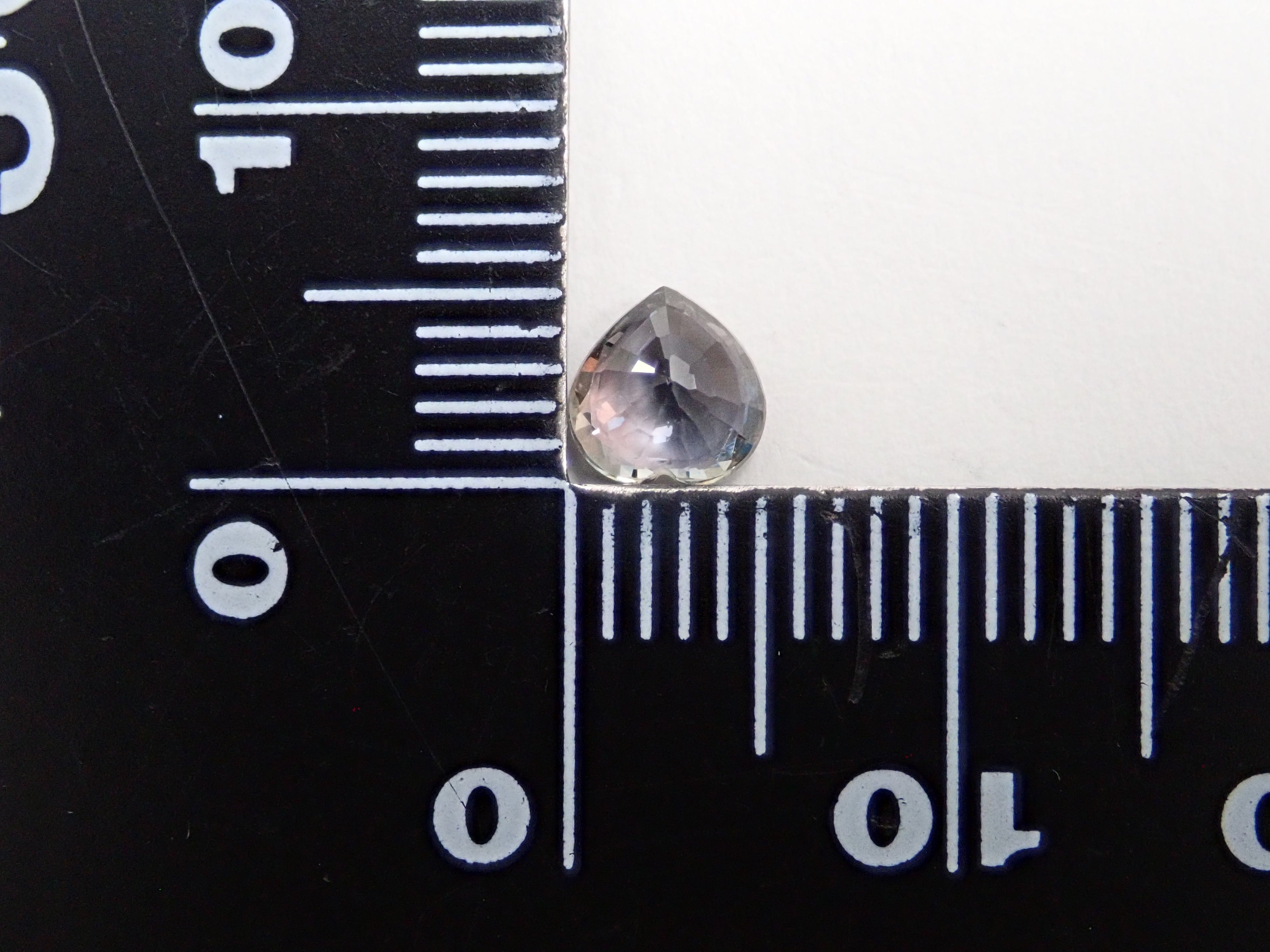 【12544888掲載】バイカラーサファイア 0.704ctルース