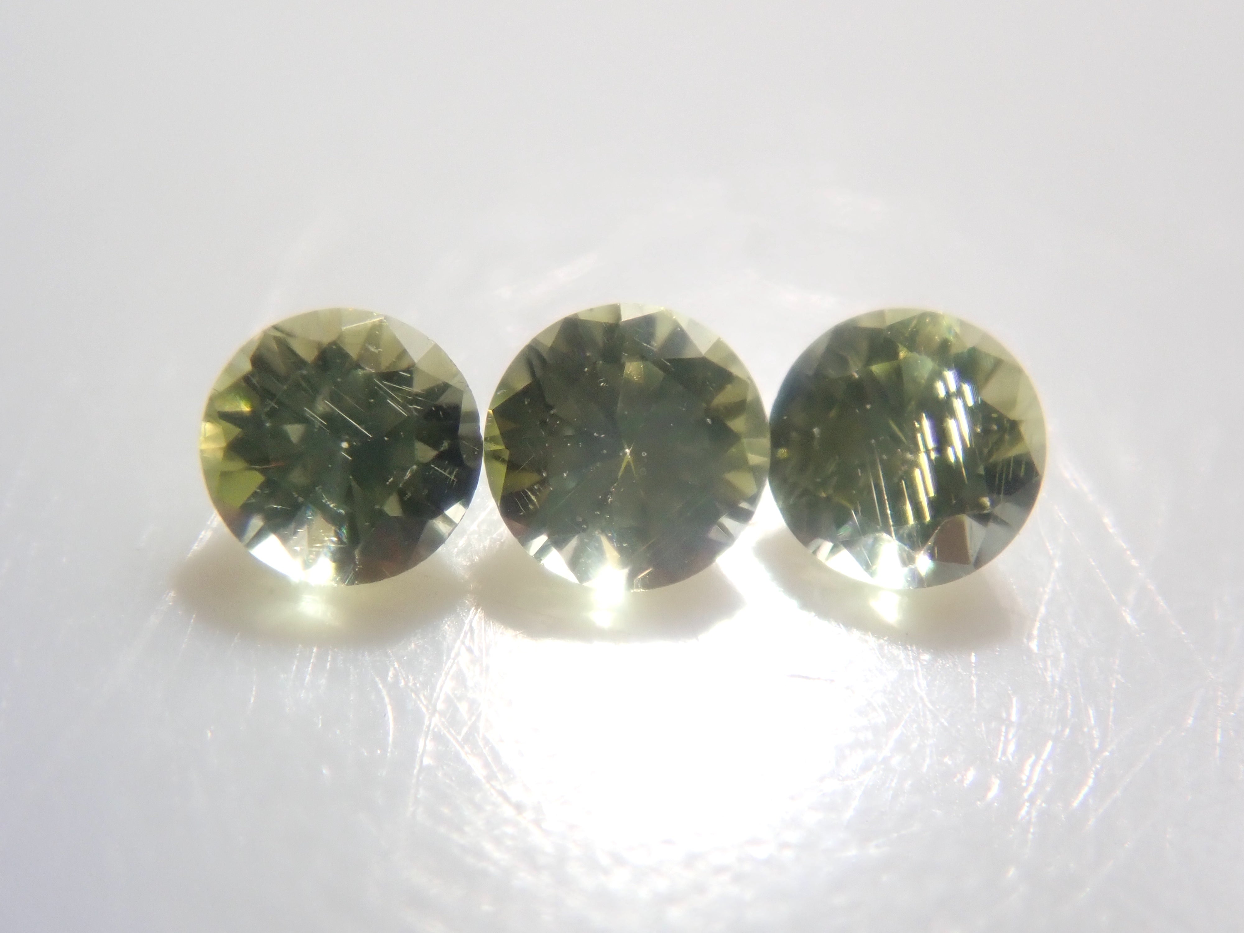 [On sale May 23rd at 10 PM] "Limited 9 Stones - Shinjuku Pop-Up Celebration" All stones with Central Gem Laboratory sorting (3.0-3.5mm, VS-SI clarity) "Multiple purchase discount available"
