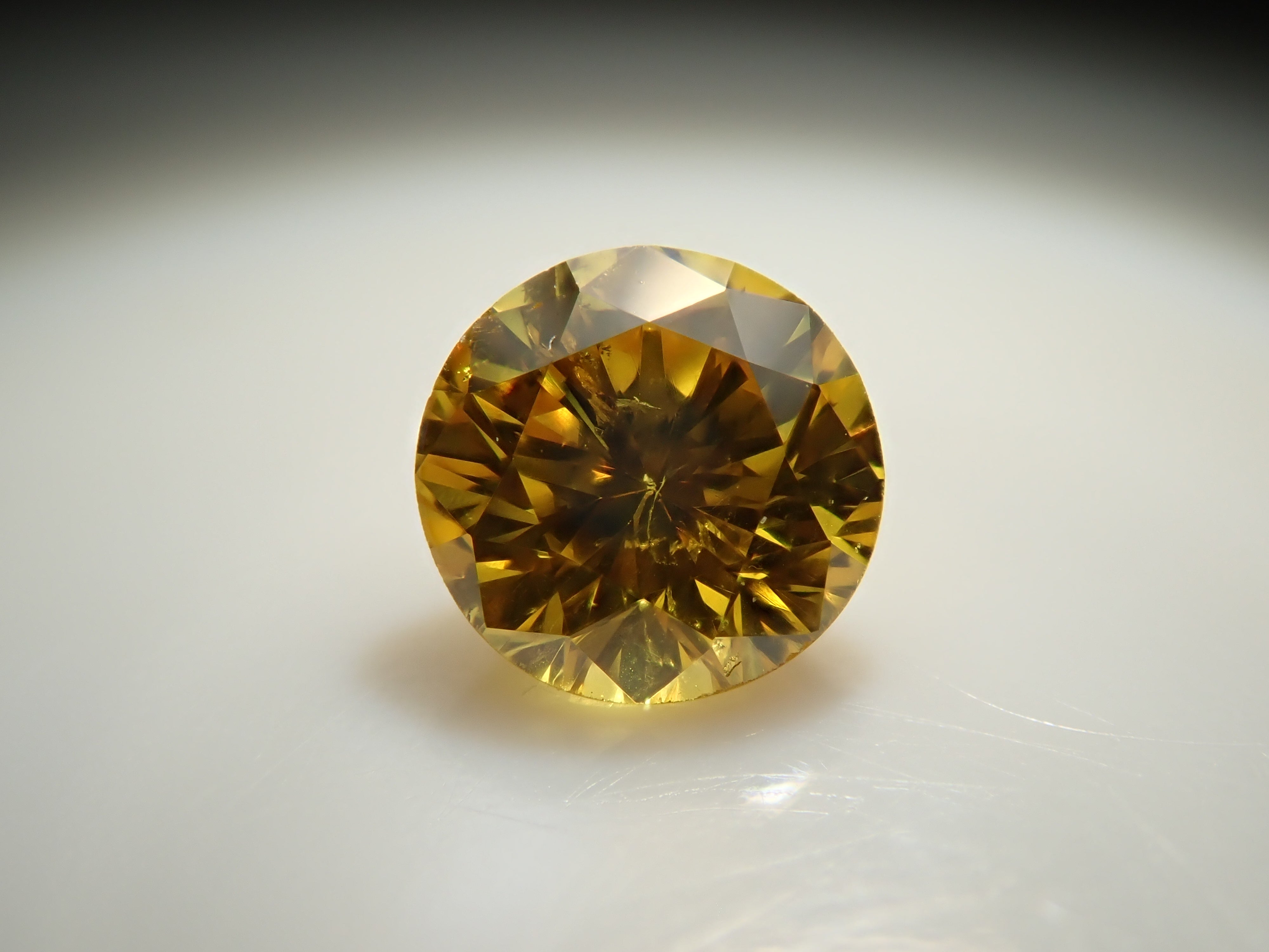イエローダイヤモンド 0.144ctルース(FANCY VIVID YELLOW, SI-2)