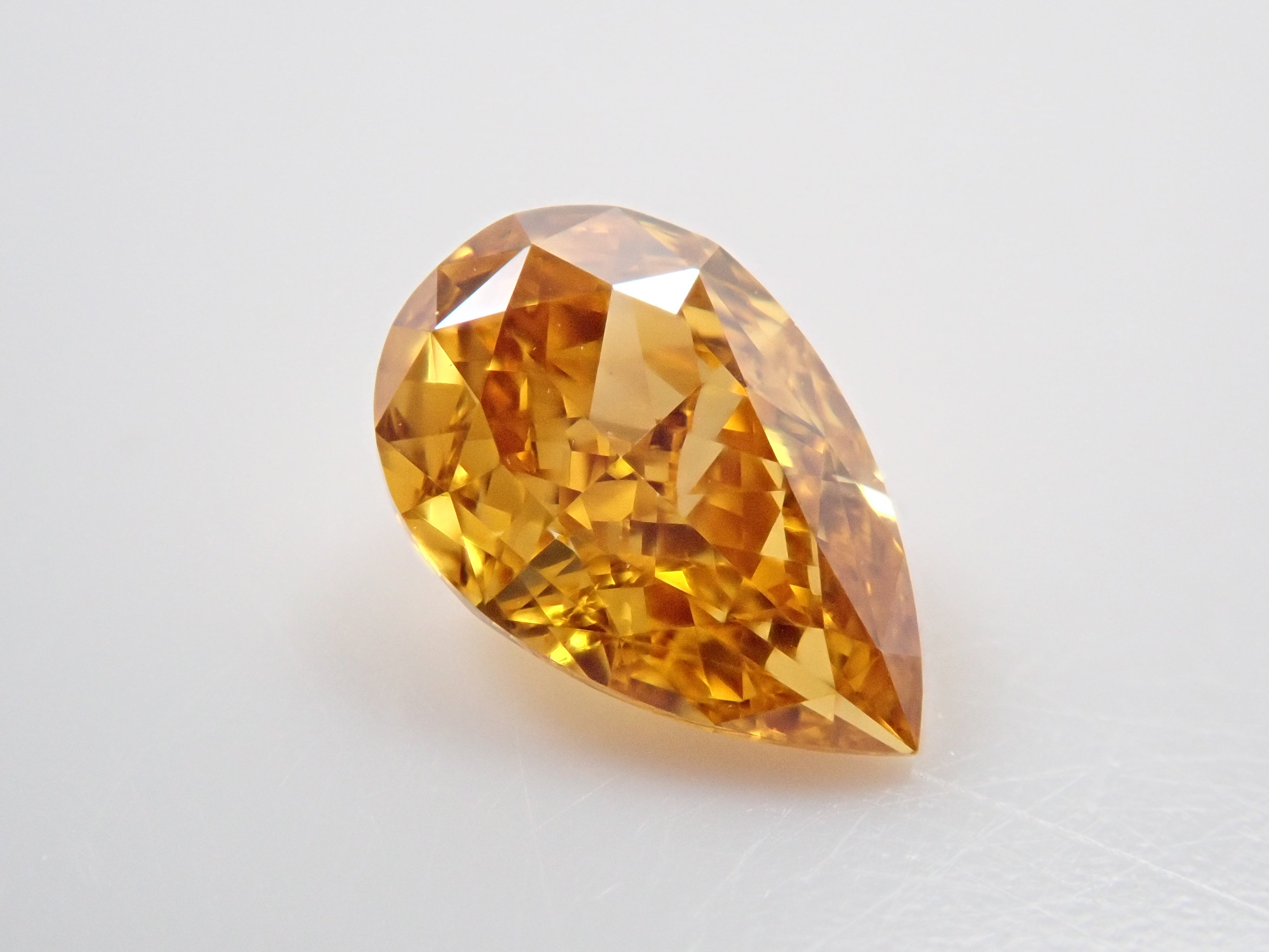 オレンジダイヤモンド 0.348ctルース(FANCY VIVID YELLOW ORANGE, VS-1)