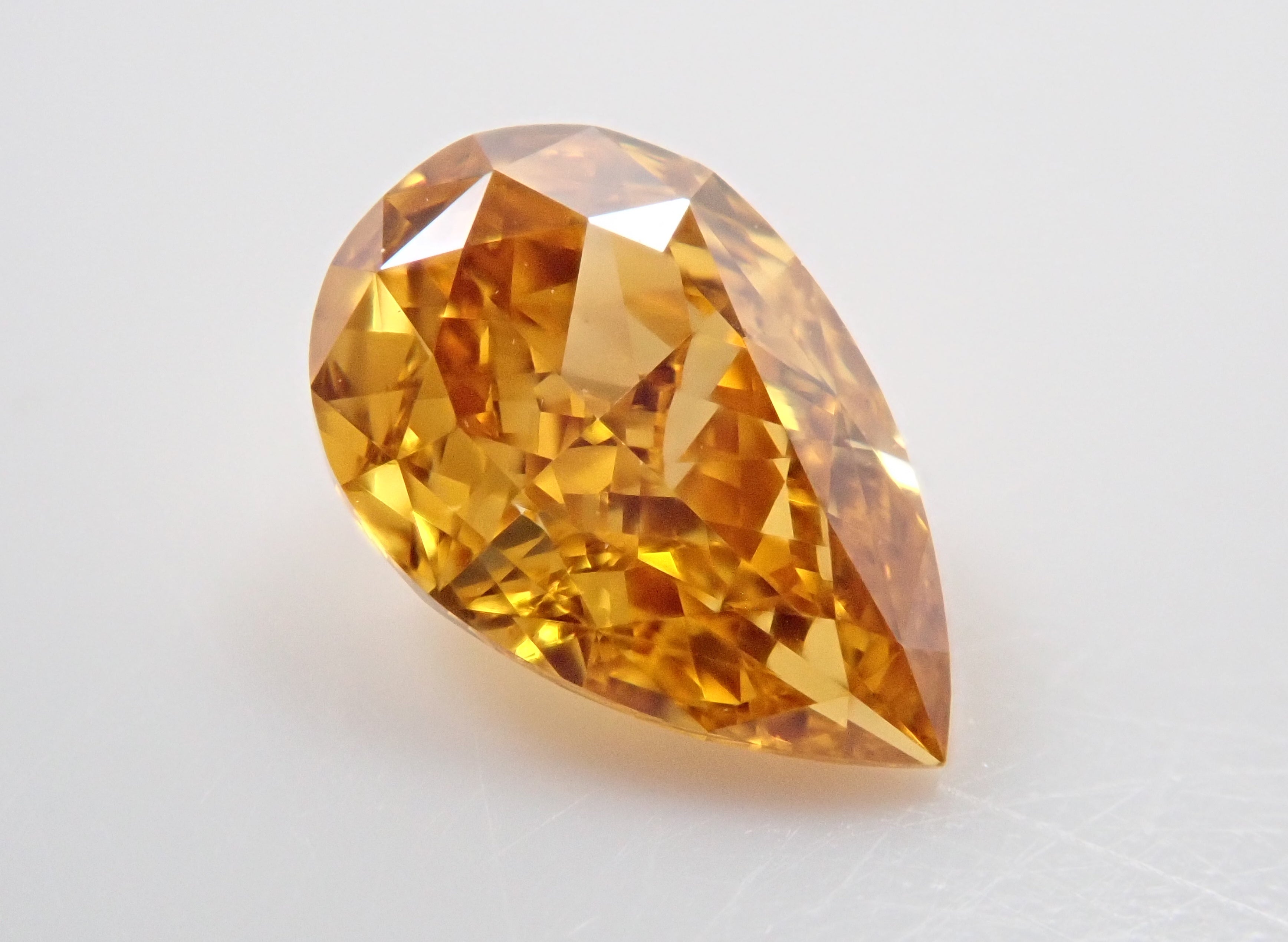 オレンジダイヤモンド 0.348ctルース(FANCY VIVID YELLOW ORANGE, VS-1)