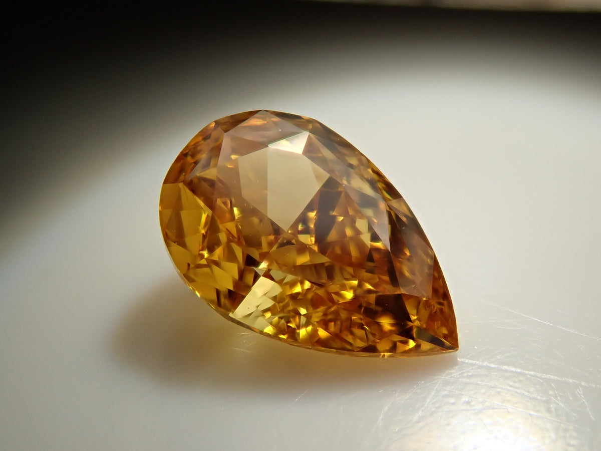 オレンジダイヤモンド 0.348ctルース(FANCY VIVID YELLOW ORANGE, VS-1)