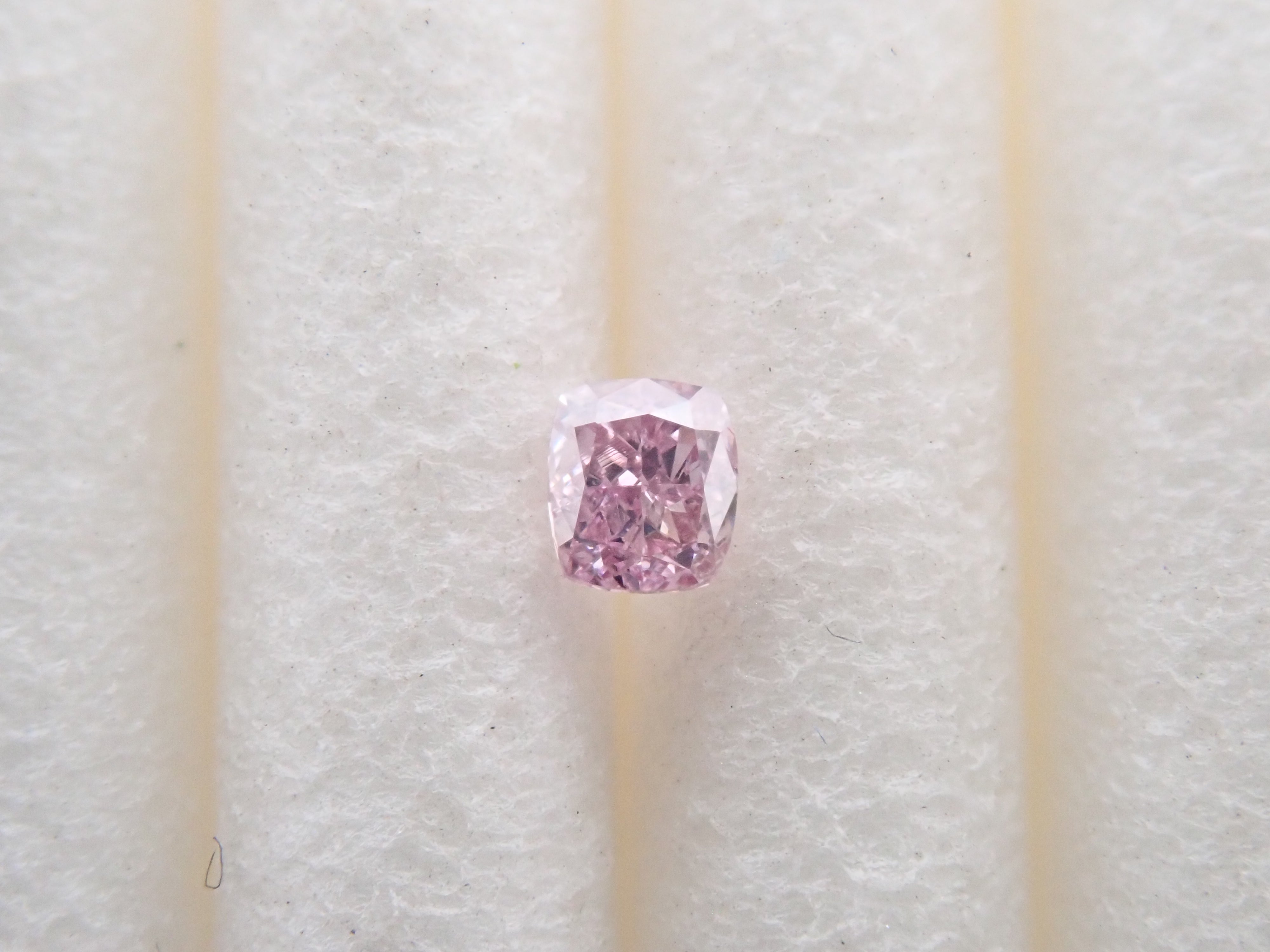 【32501975掲載】ピンクダイヤモンド 0.055ctルース(FANCY INTENSE PURPLISH PINK, SI2)