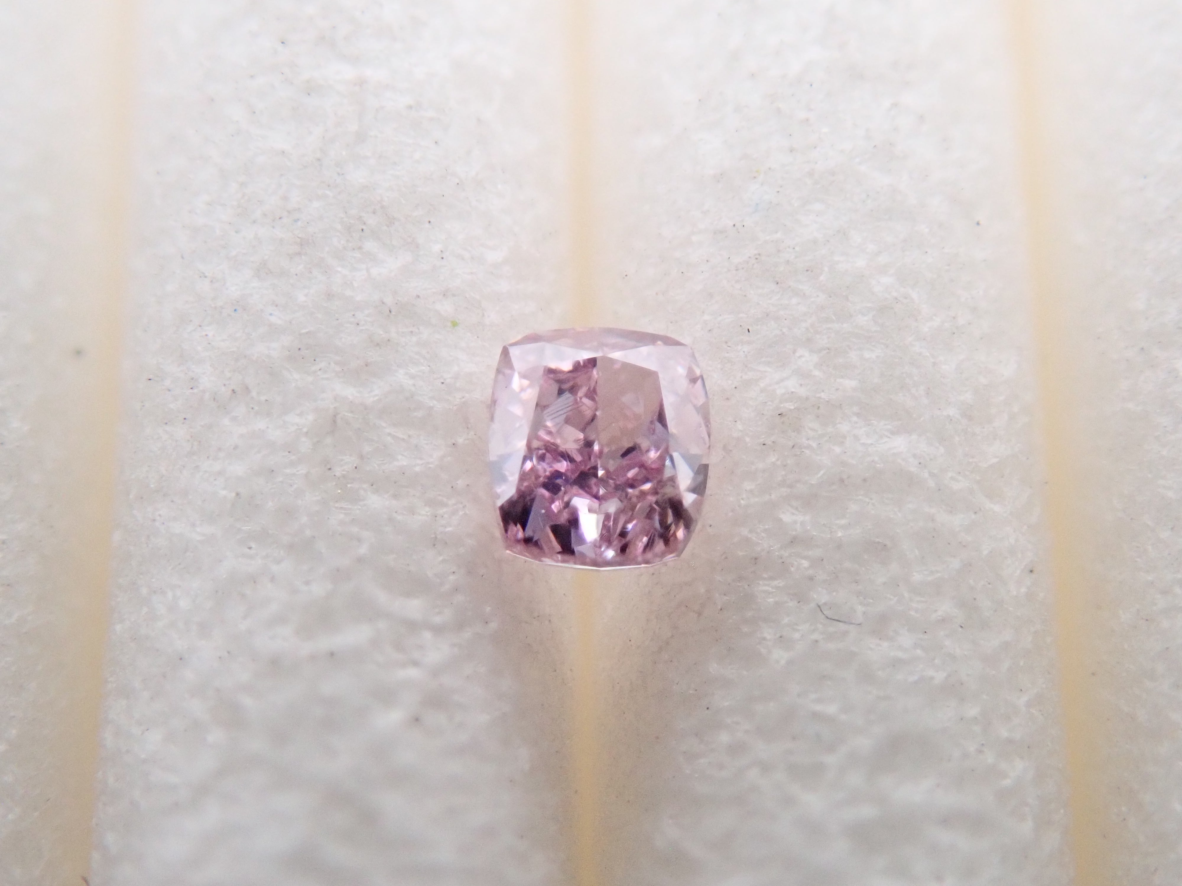 【32501975掲載】ピンクダイヤモンド 0.055ctルース(FANCY INTENSE PURPLISH PINK, SI2)