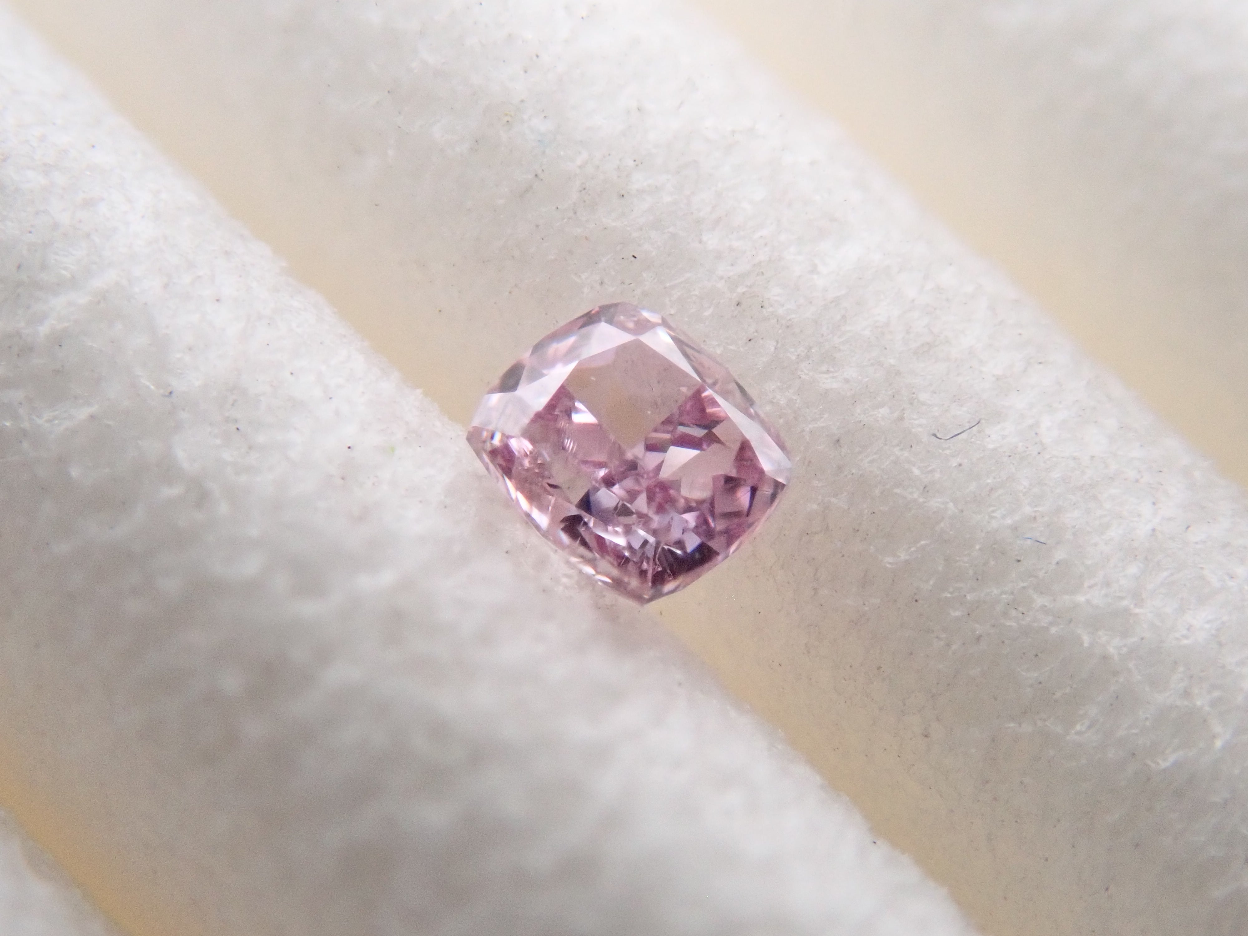 【32501975掲載】ピンクダイヤモンド 0.055ctルース(FANCY INTENSE PURPLISH PINK, SI2)
