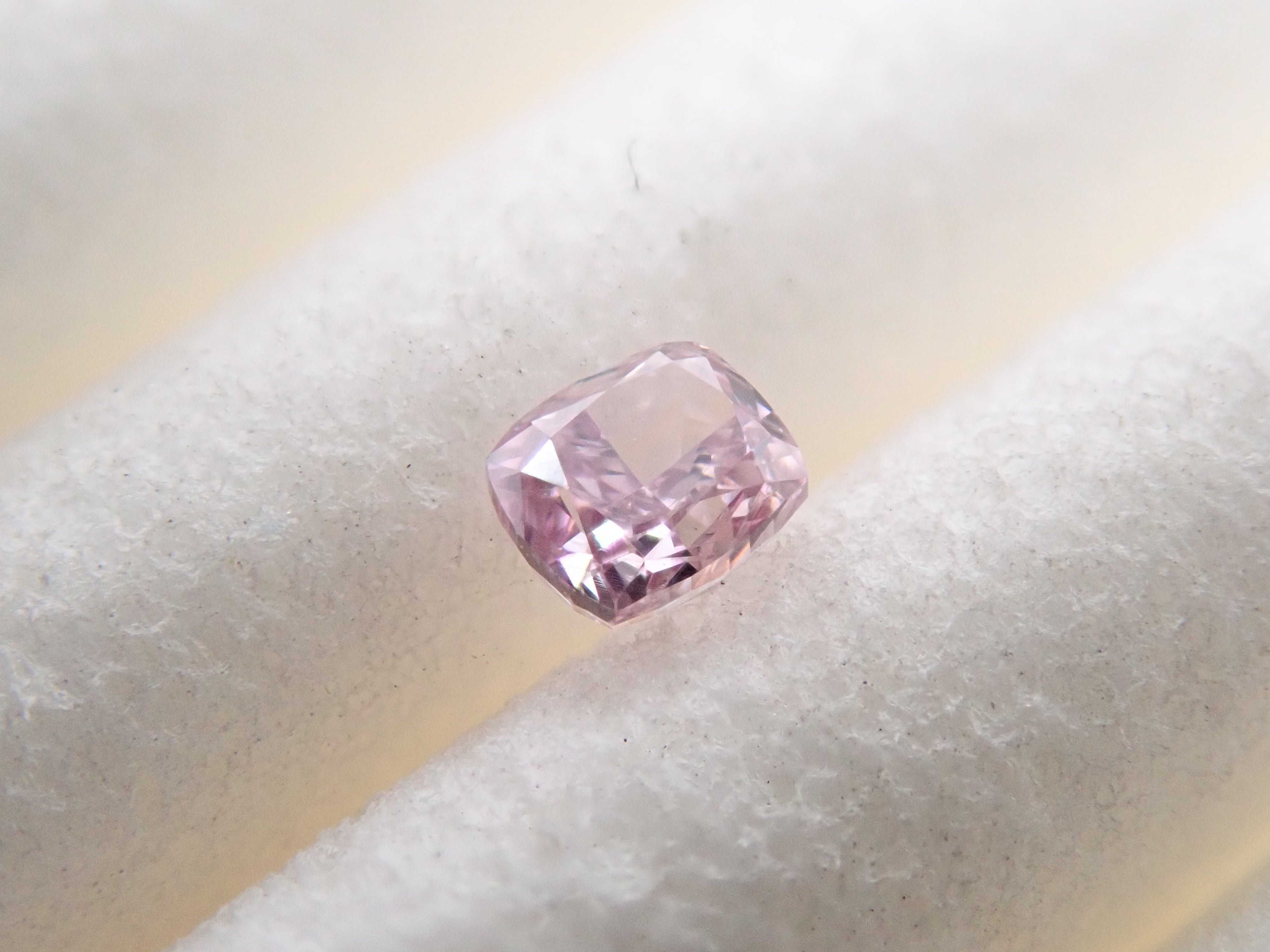【32501975掲載】ピンクダイヤモンド 0.055ctルース(FANCY INTENSE PURPLISH PINK, SI2)