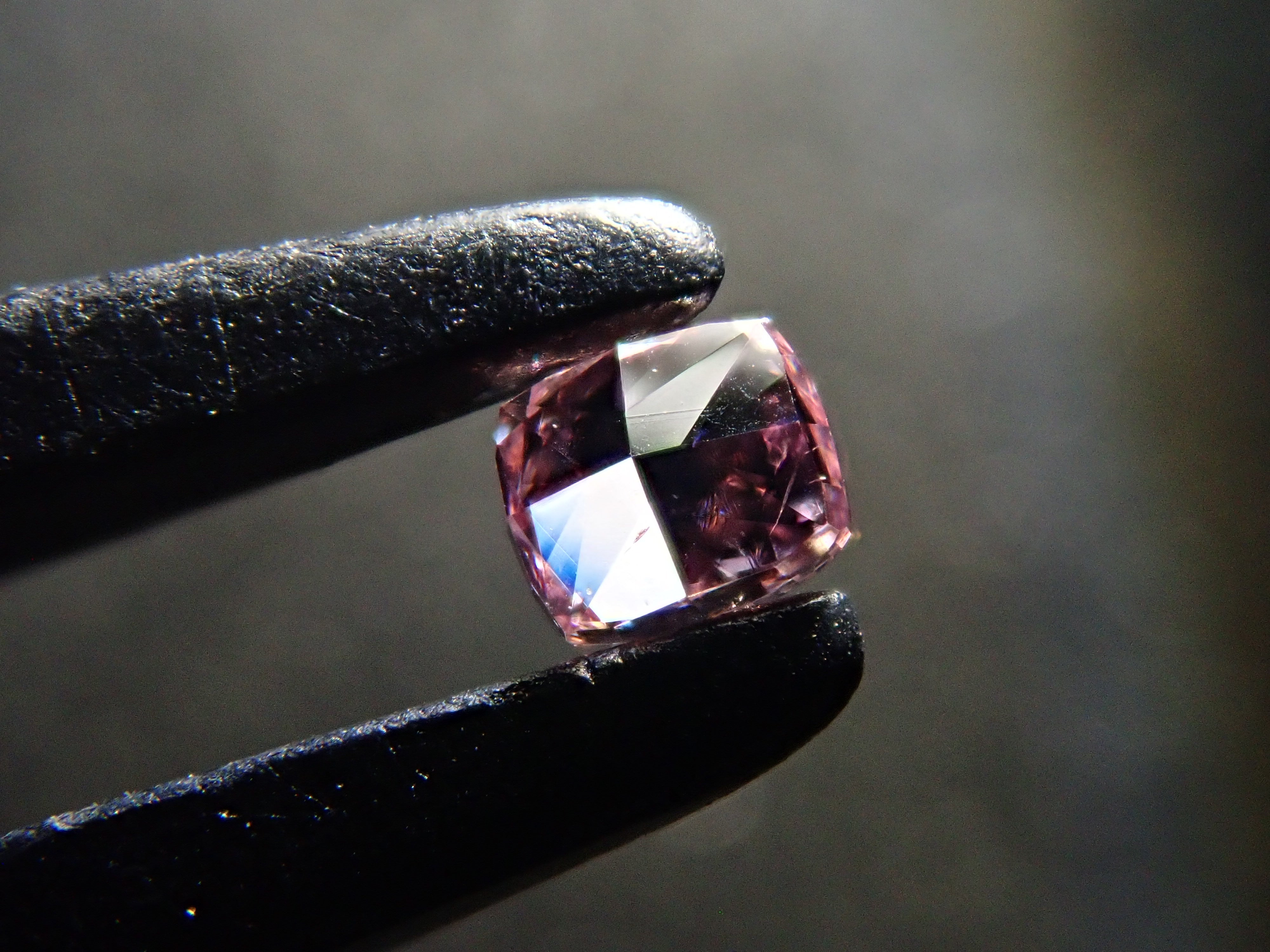 【32501975掲載】ピンクダイヤモンド 0.055ctルース(FANCY INTENSE PURPLISH PINK, SI2)
