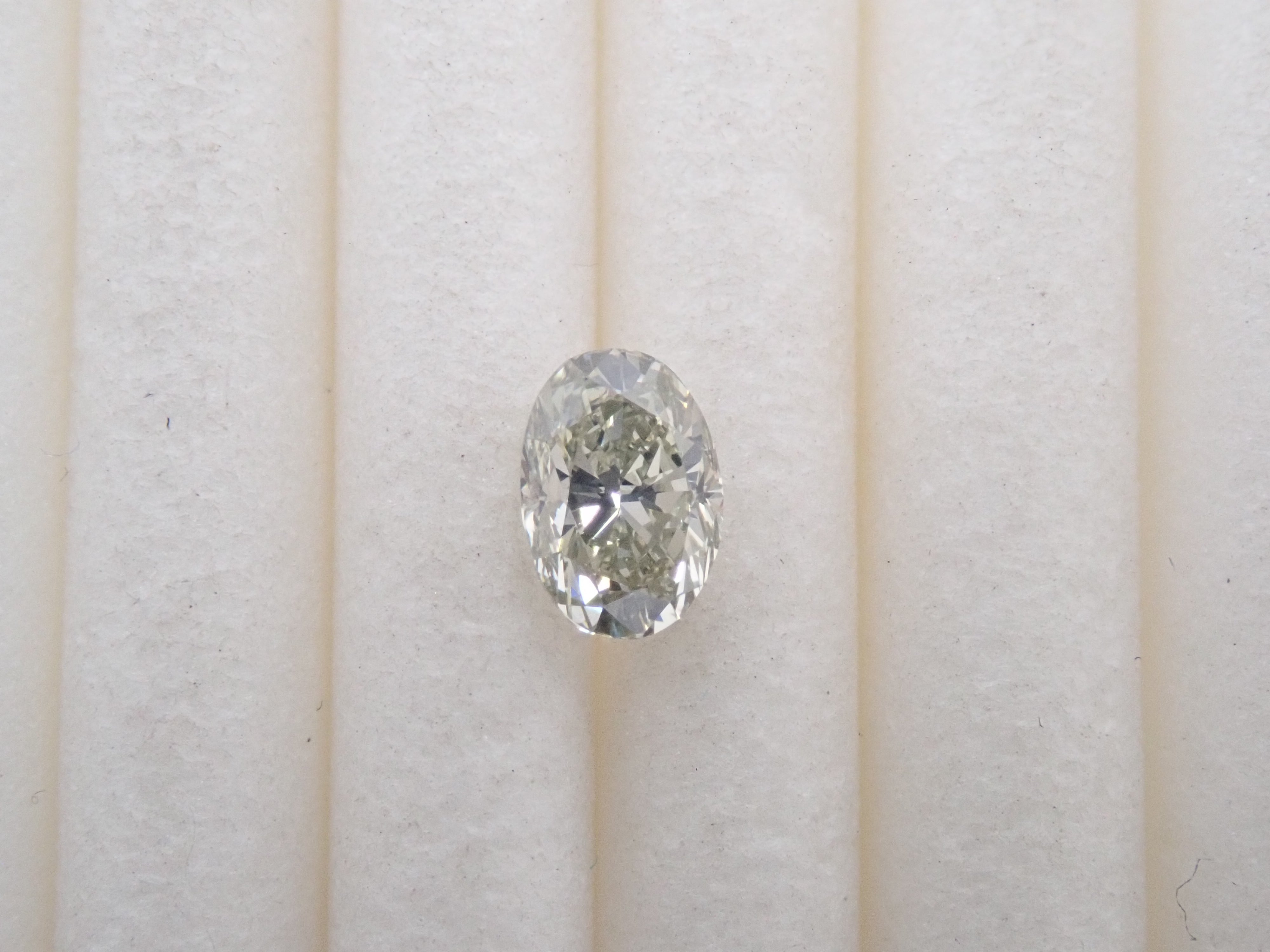 【32501970掲載】カメレオンダイヤモンド 0.255ctルース(FANCY LIGHT GRAYISH GREENISH YELLOW（カメレオン）, SI-2)