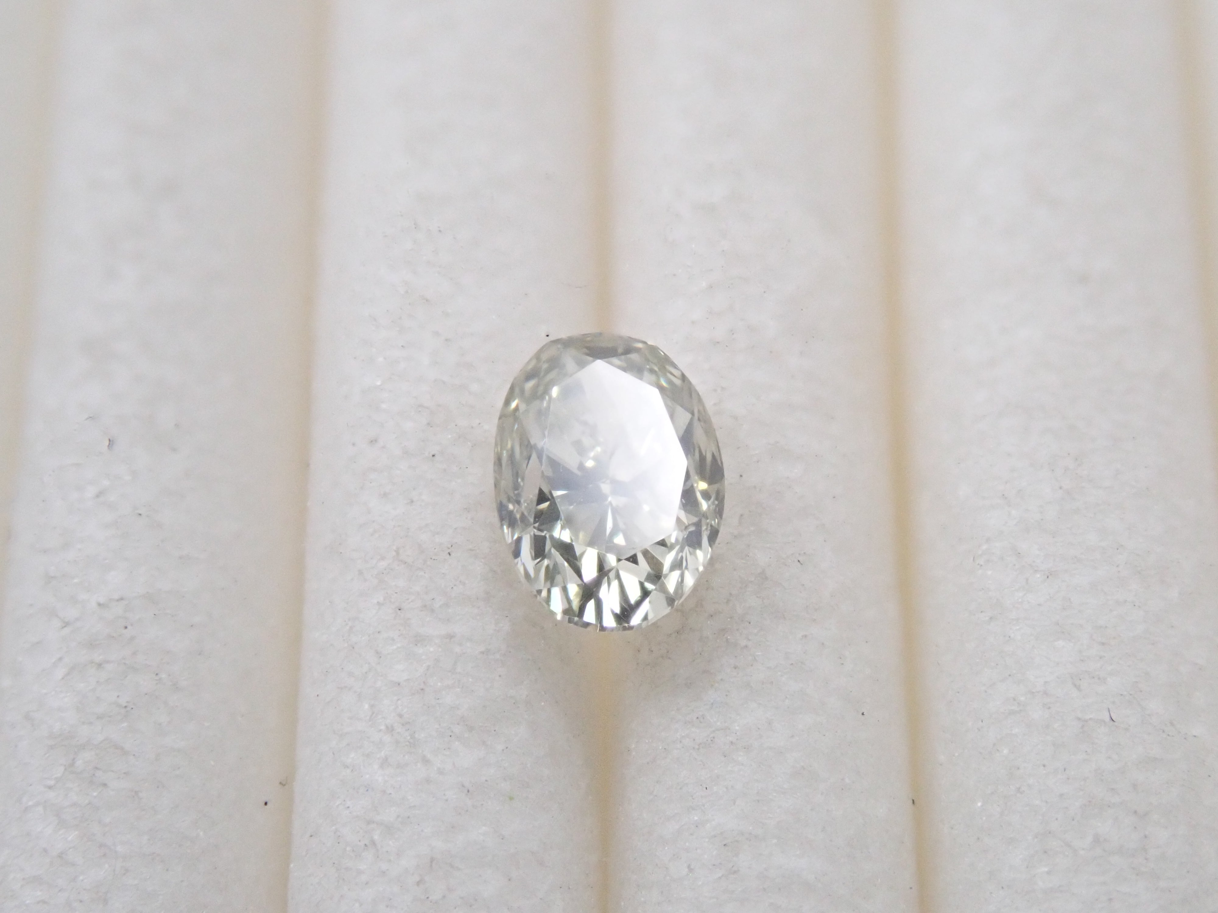 【32501970掲載】カメレオンダイヤモンド 0.255ctルース(FANCY LIGHT GRAYISH GREENISH YELLOW（カメレオン）, SI-2)
