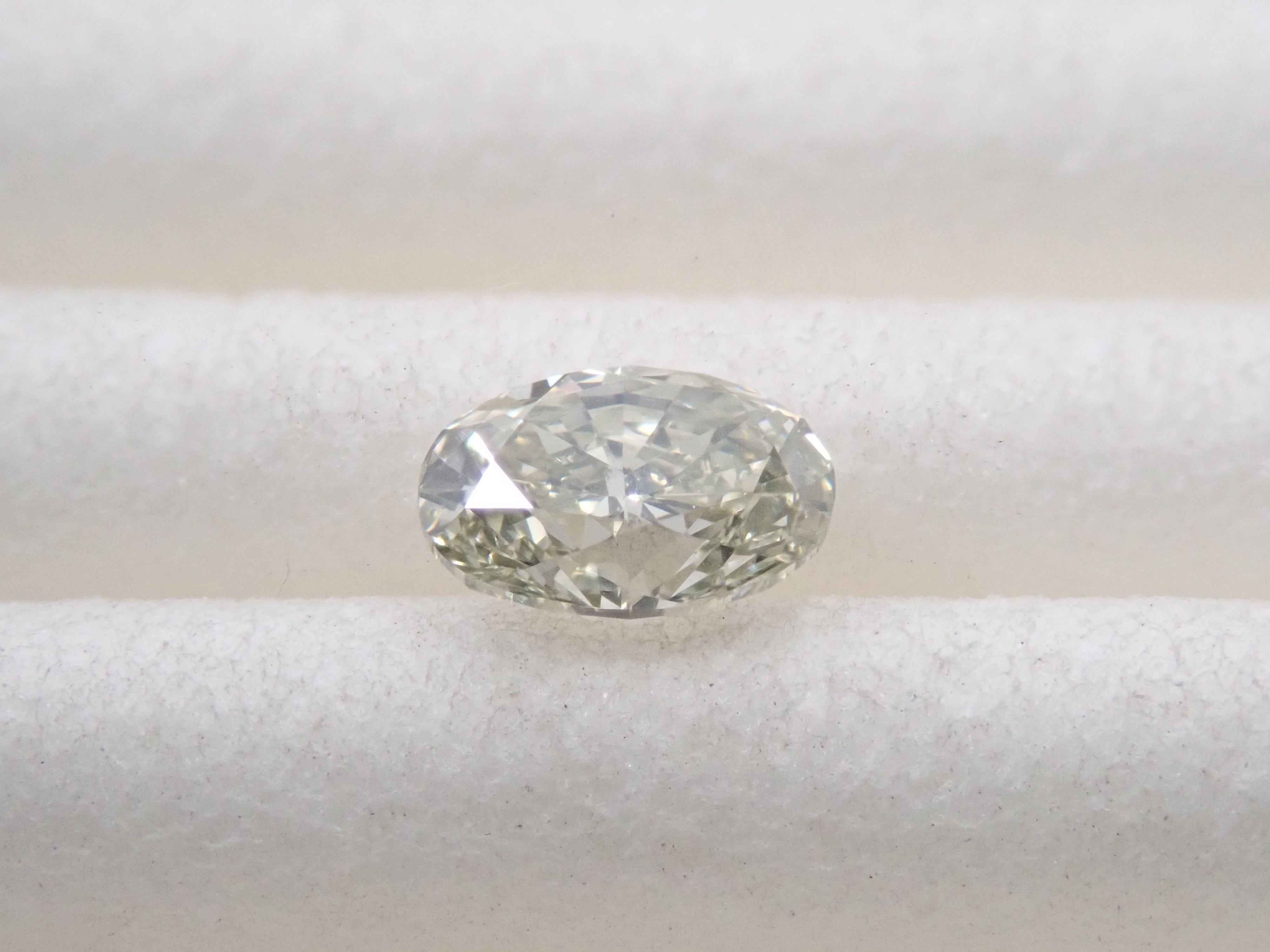 【32501970掲載】カメレオンダイヤモンド 0.255ctルース(FANCY LIGHT GRAYISH GREENISH YELLOW（カメレオン）, SI-2)