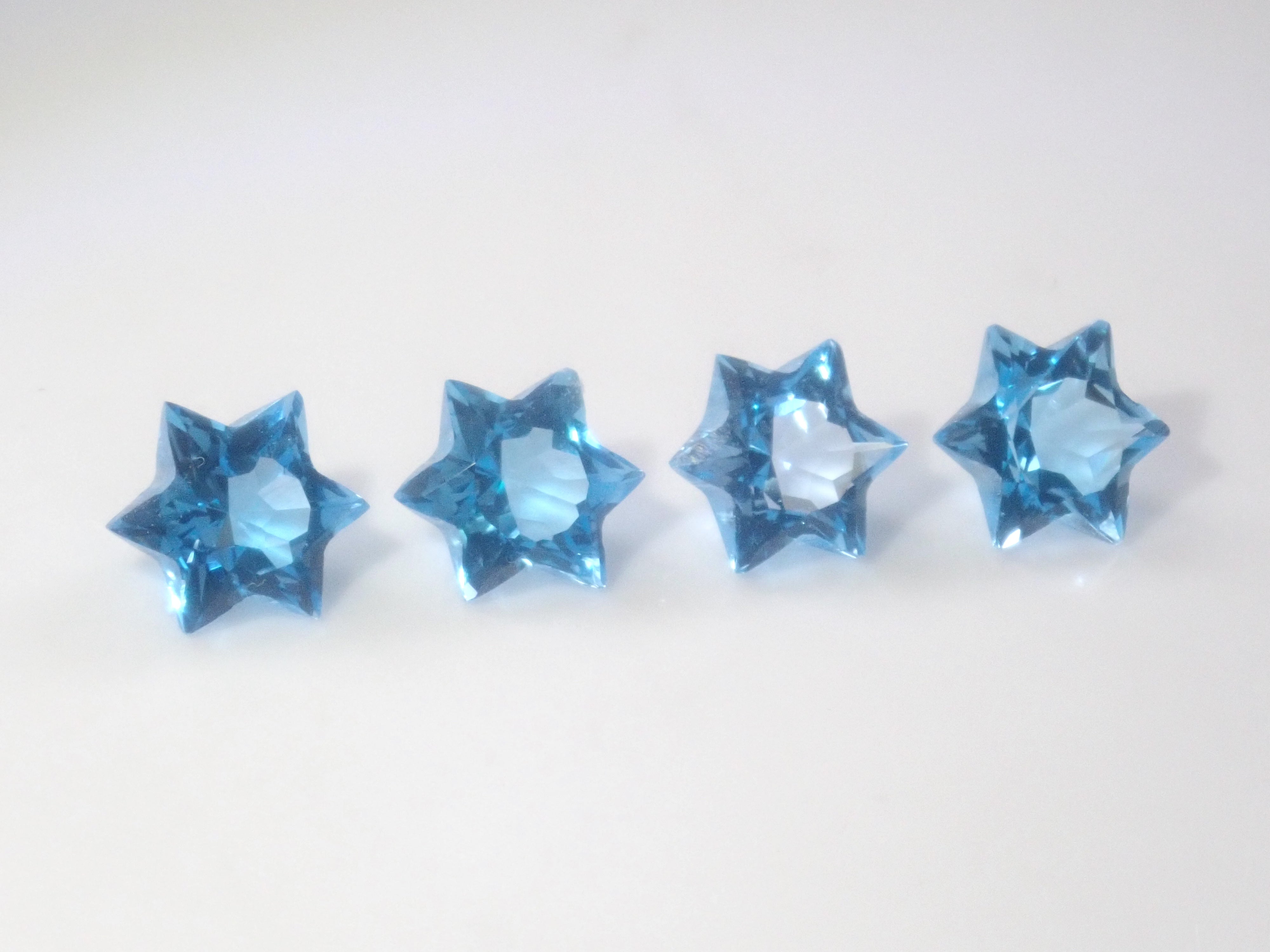 【8/16 22時販売】《限定4石》スイスブルートパーズ（ダビデの星・六芒星カット,約8ｍｍ）《複数購入割引有》